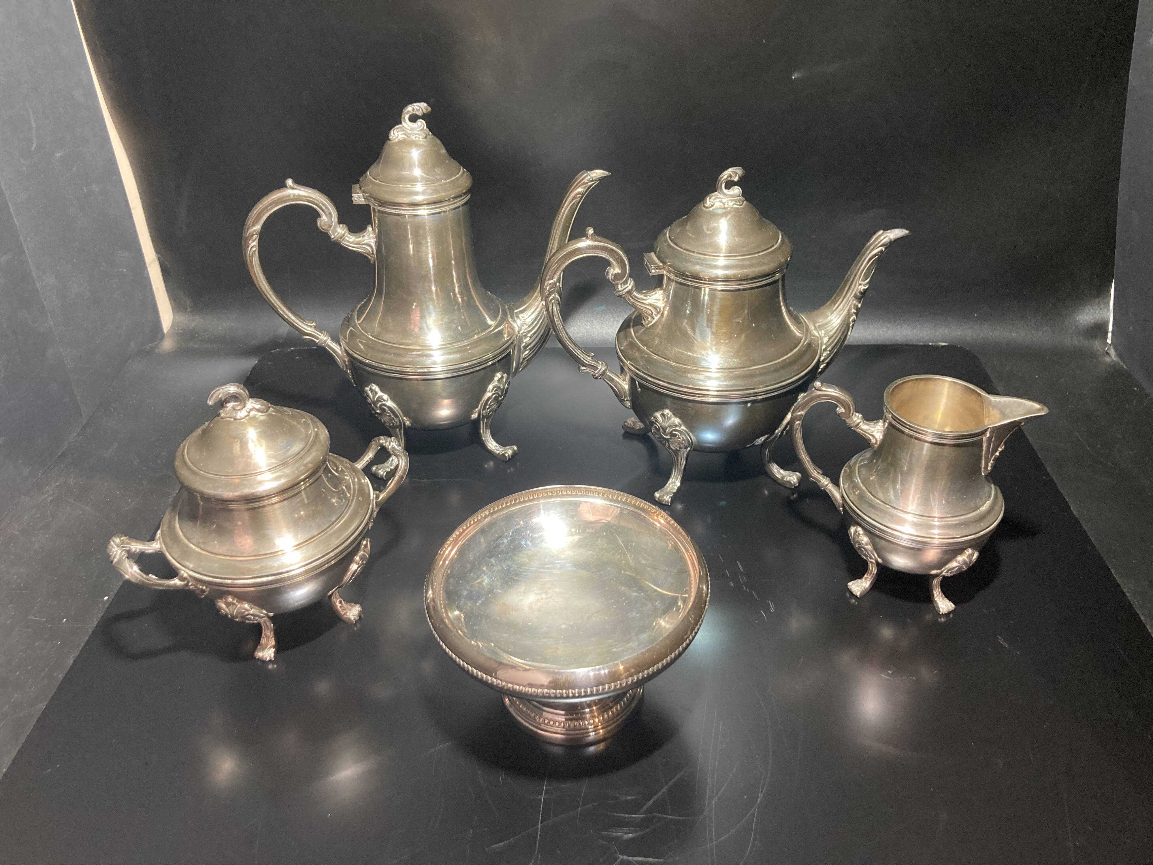 Service à thé composé de 5 pièces en métal argenté