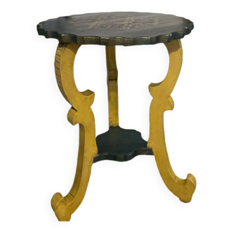 Pedestal table