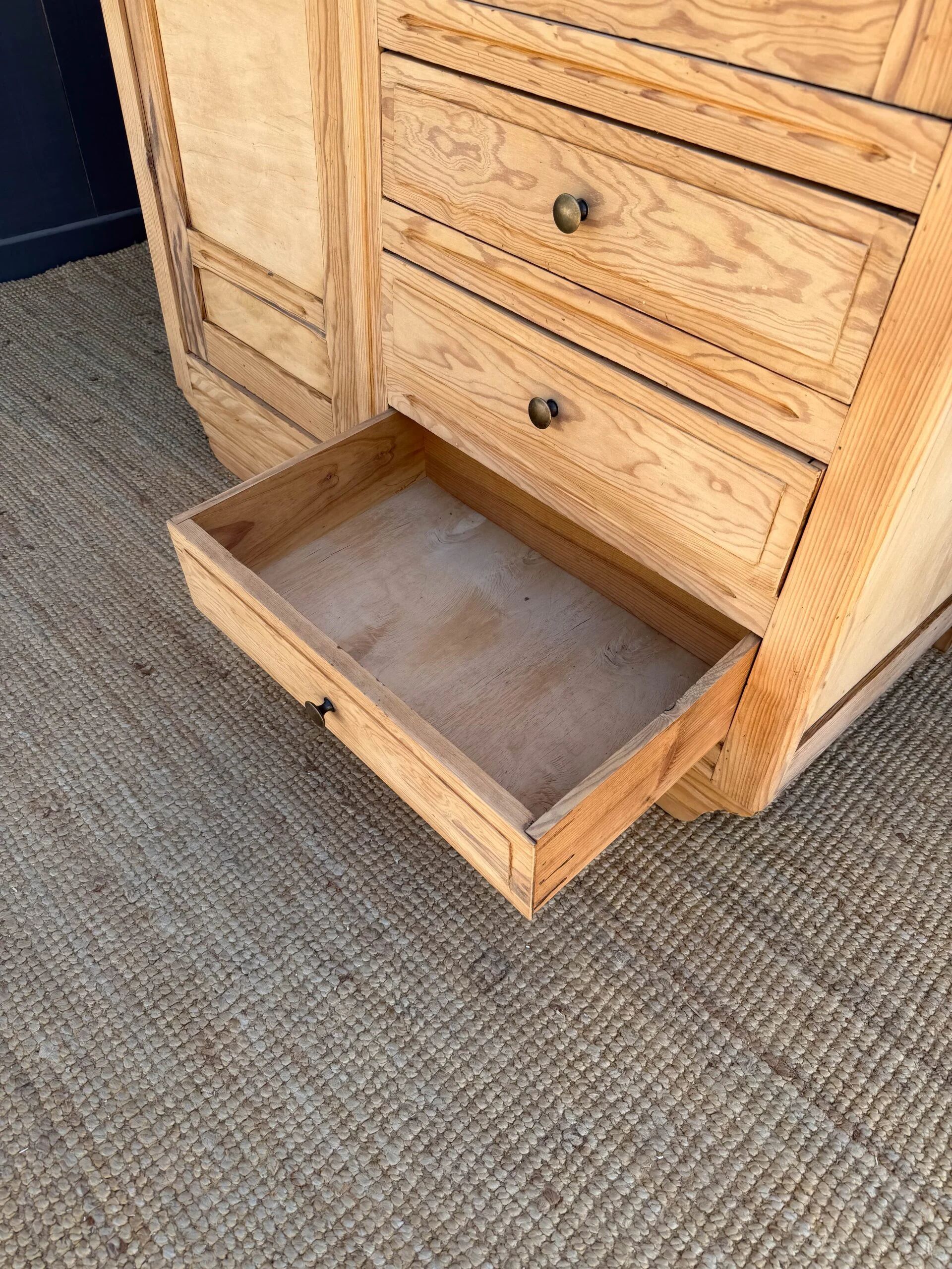 Armoire asymétrique