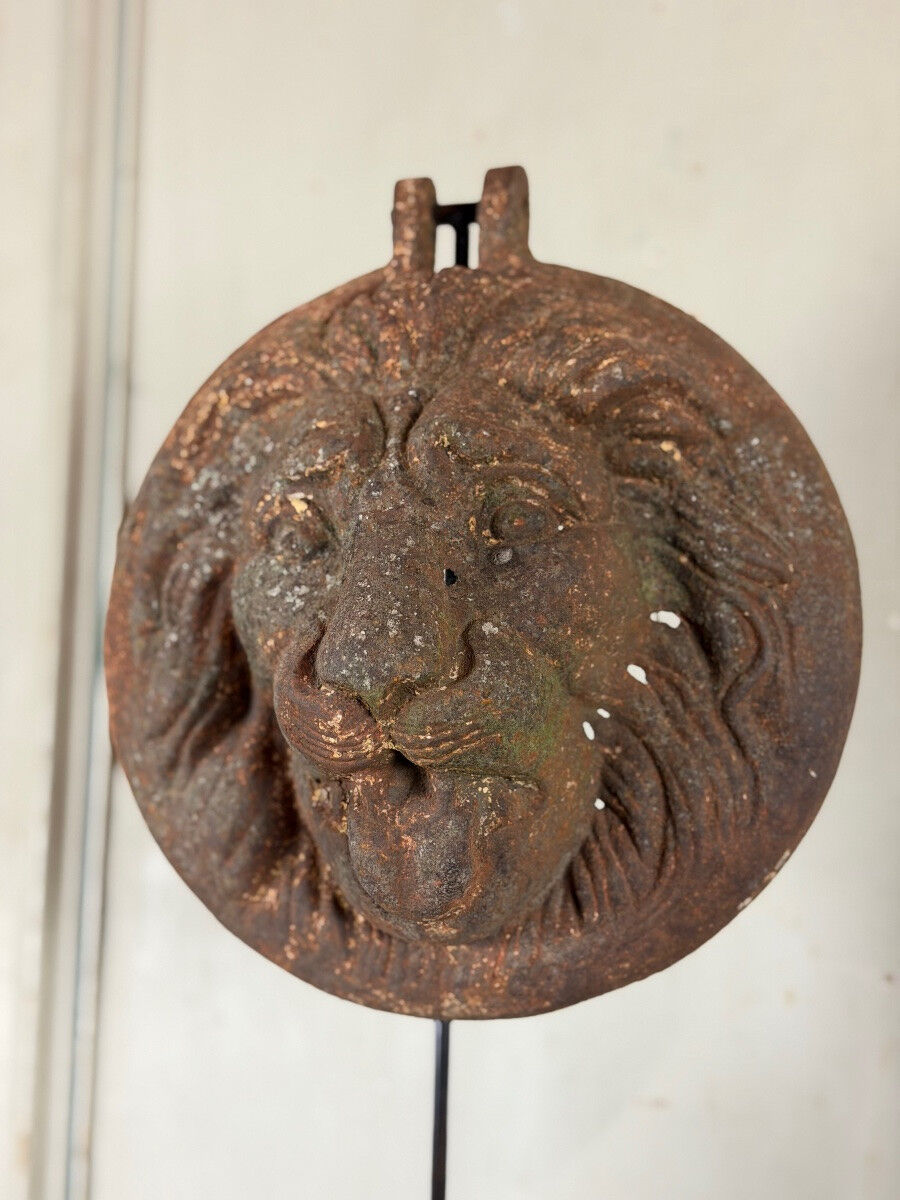 Three cast-iron and terracotta façade decoration lions, around 1880.