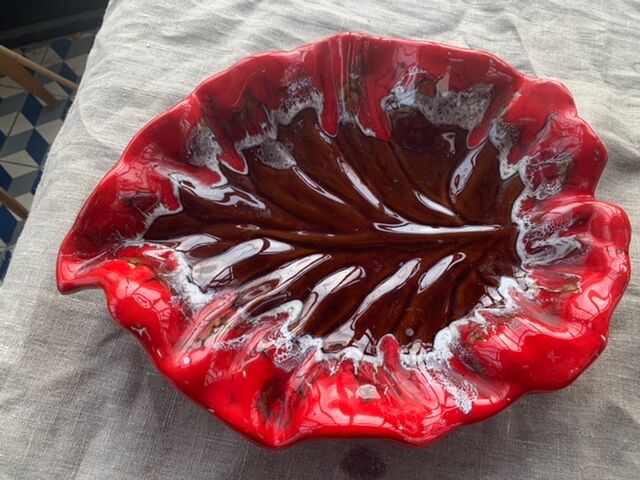 Leaf-shaped fruit cup, slip, enamelled ceramic stamped Vallauris, vintage 196