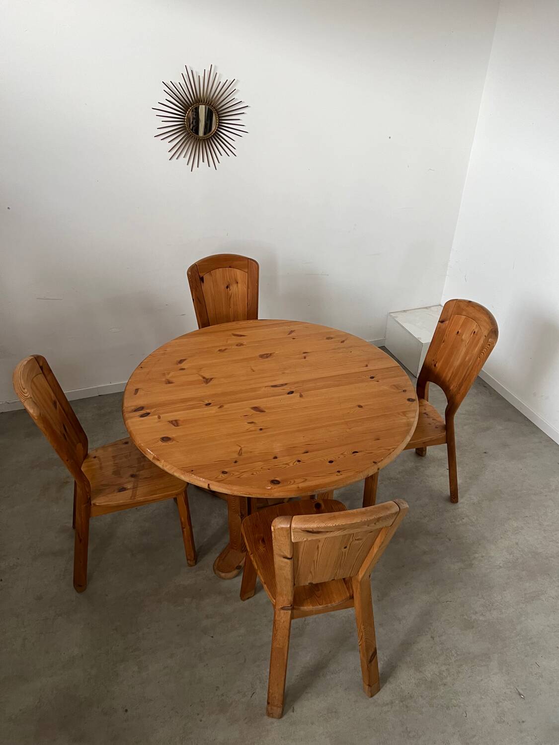 French design pine table and chair set from the 70s brutalist vintage arcs