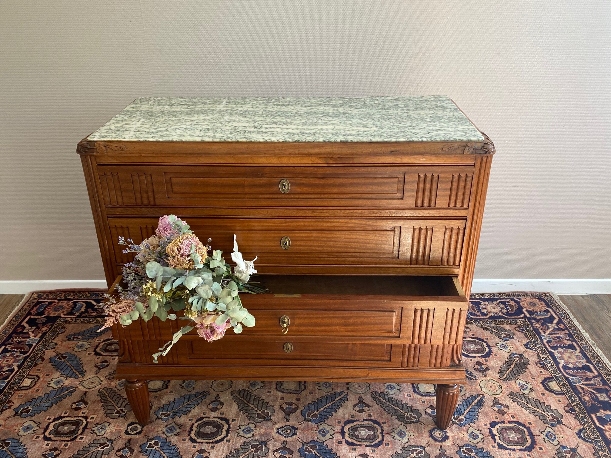 Dresser art deco top green veined marble