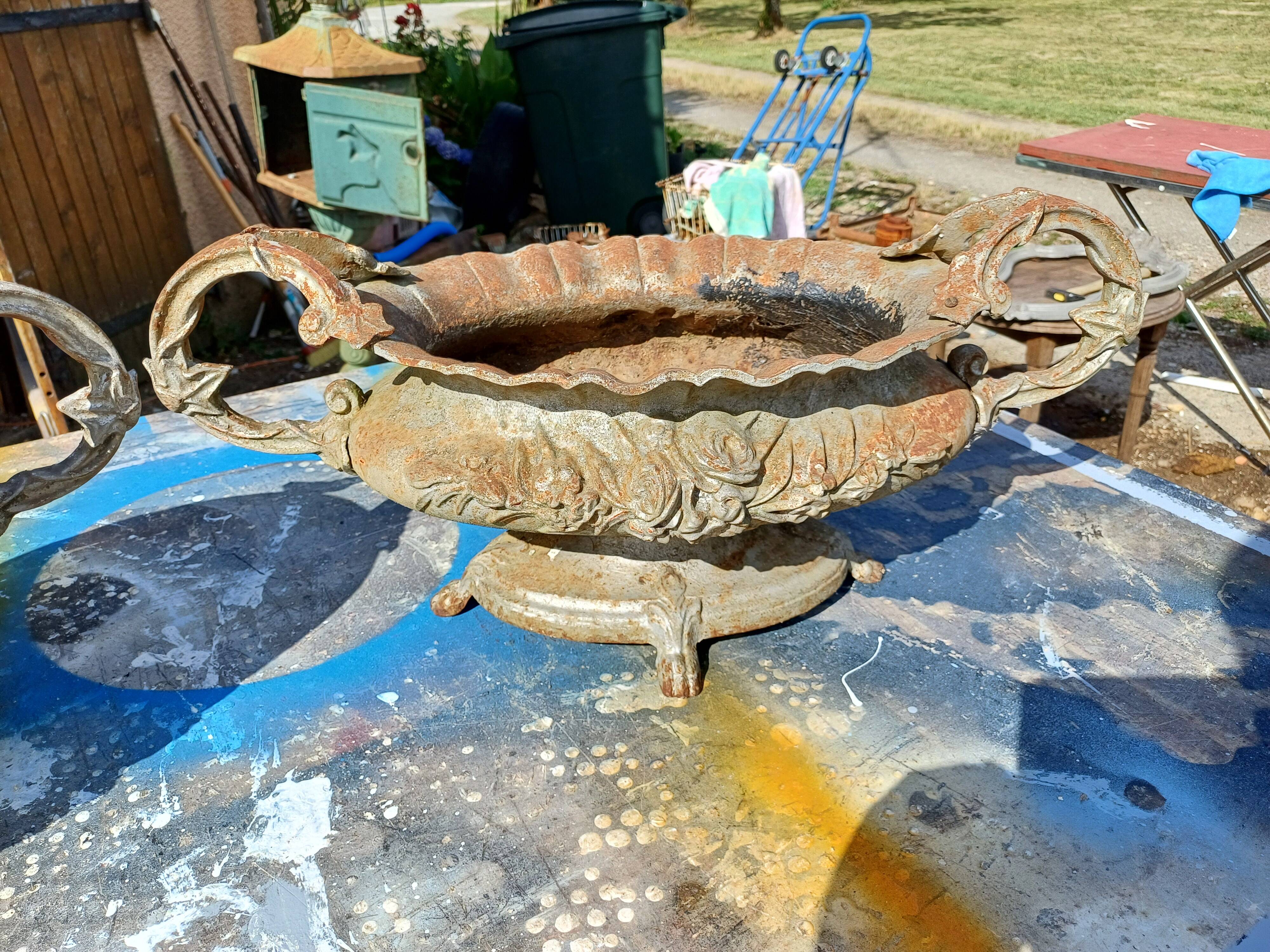 Pair of 1900 Cast Iron Planters from Charleville-Mézières in Rocaille Style