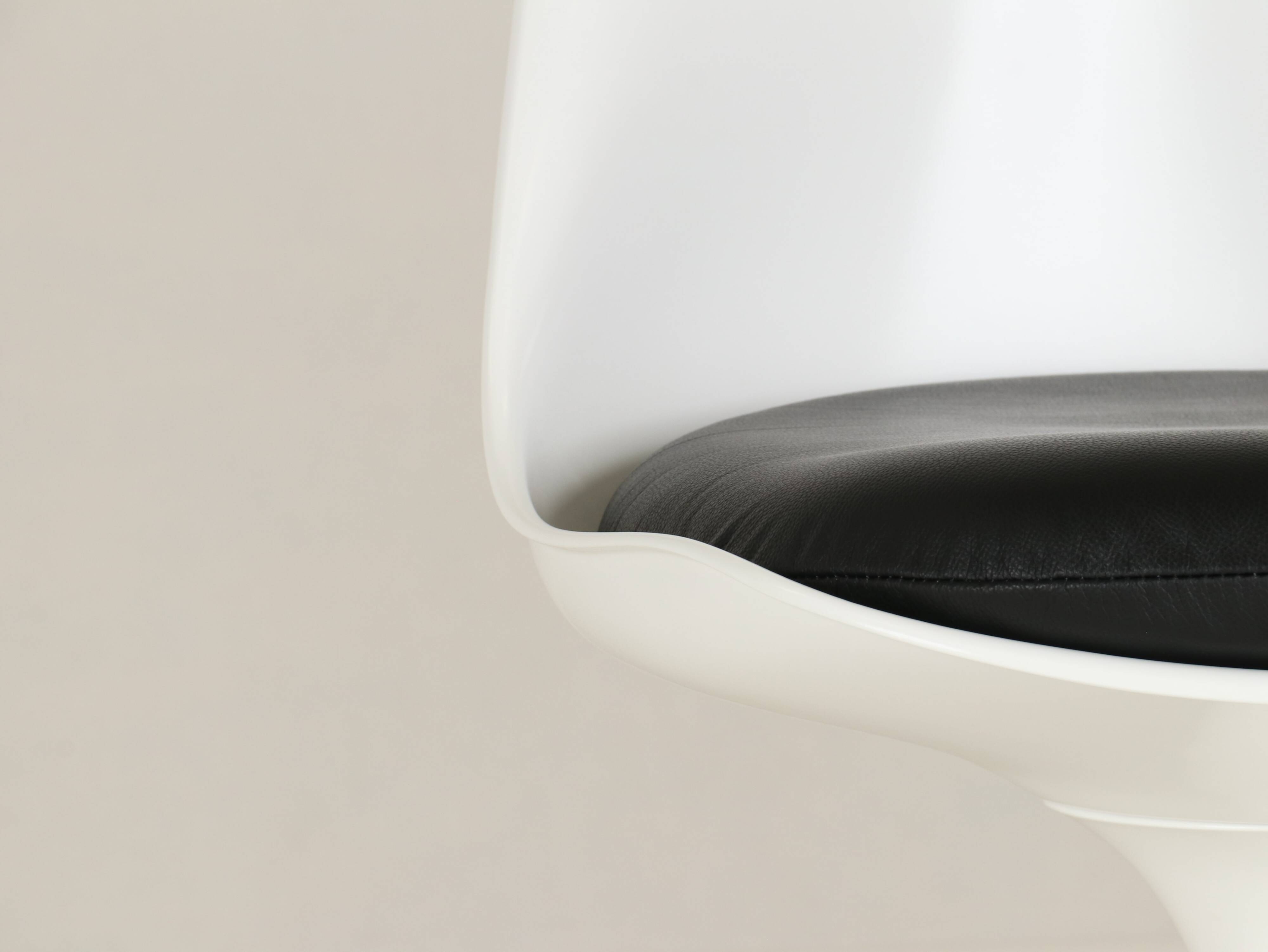 Tulip chair by Eero Saarinen for Knoll International U.S. 1960