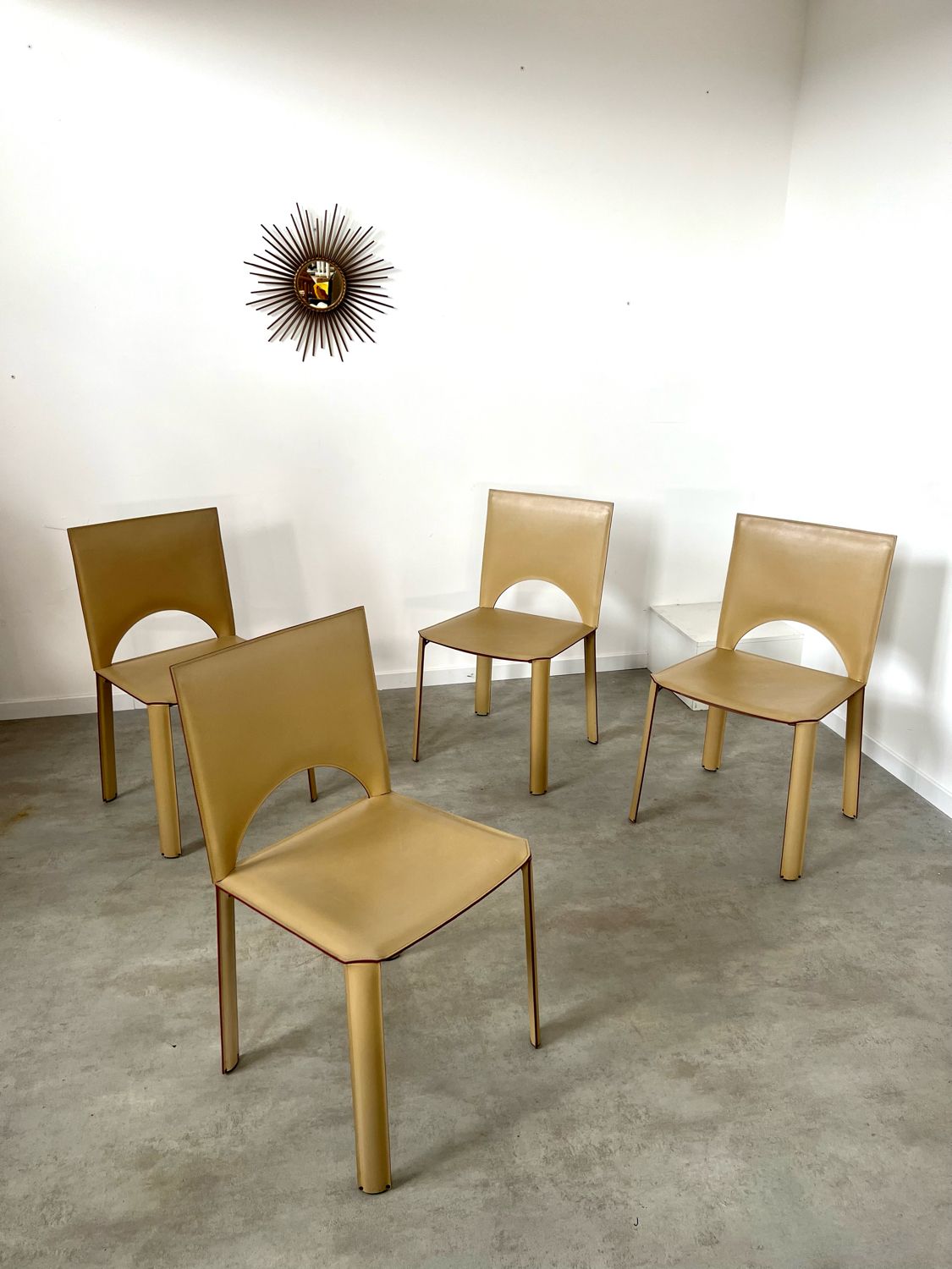 Lot 4 chairs all leather cream design 70s/80s Italy vintage