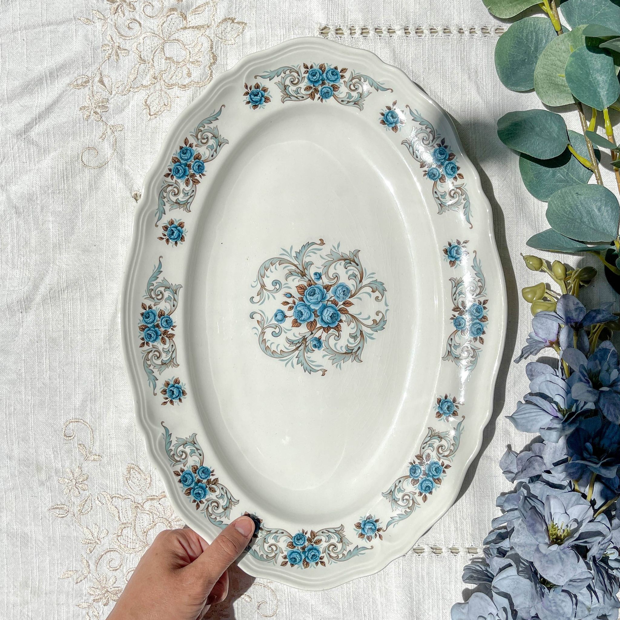 Oval dish Moulin des loups orchis sévigné floral pattern blue gray