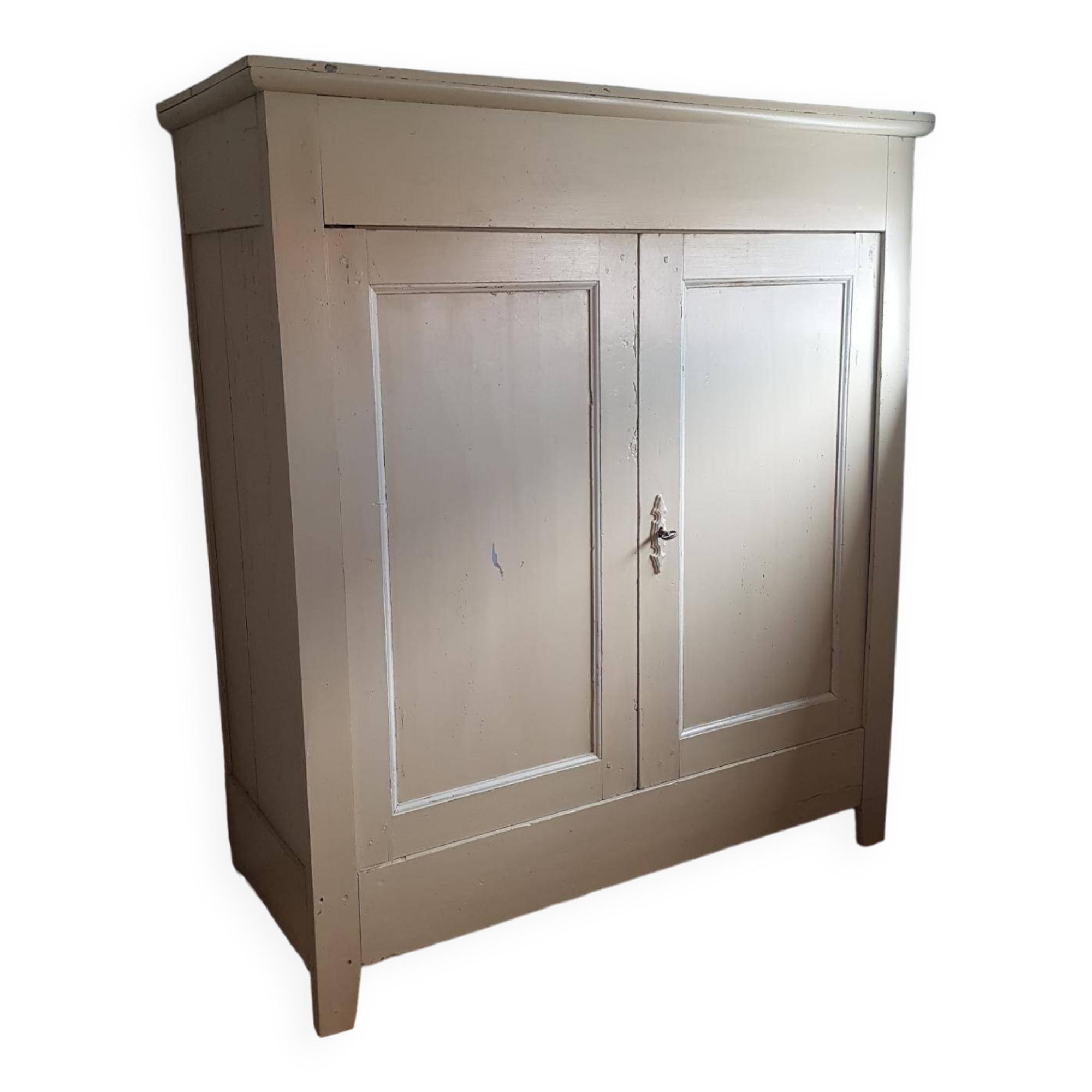 Low linen cabinet