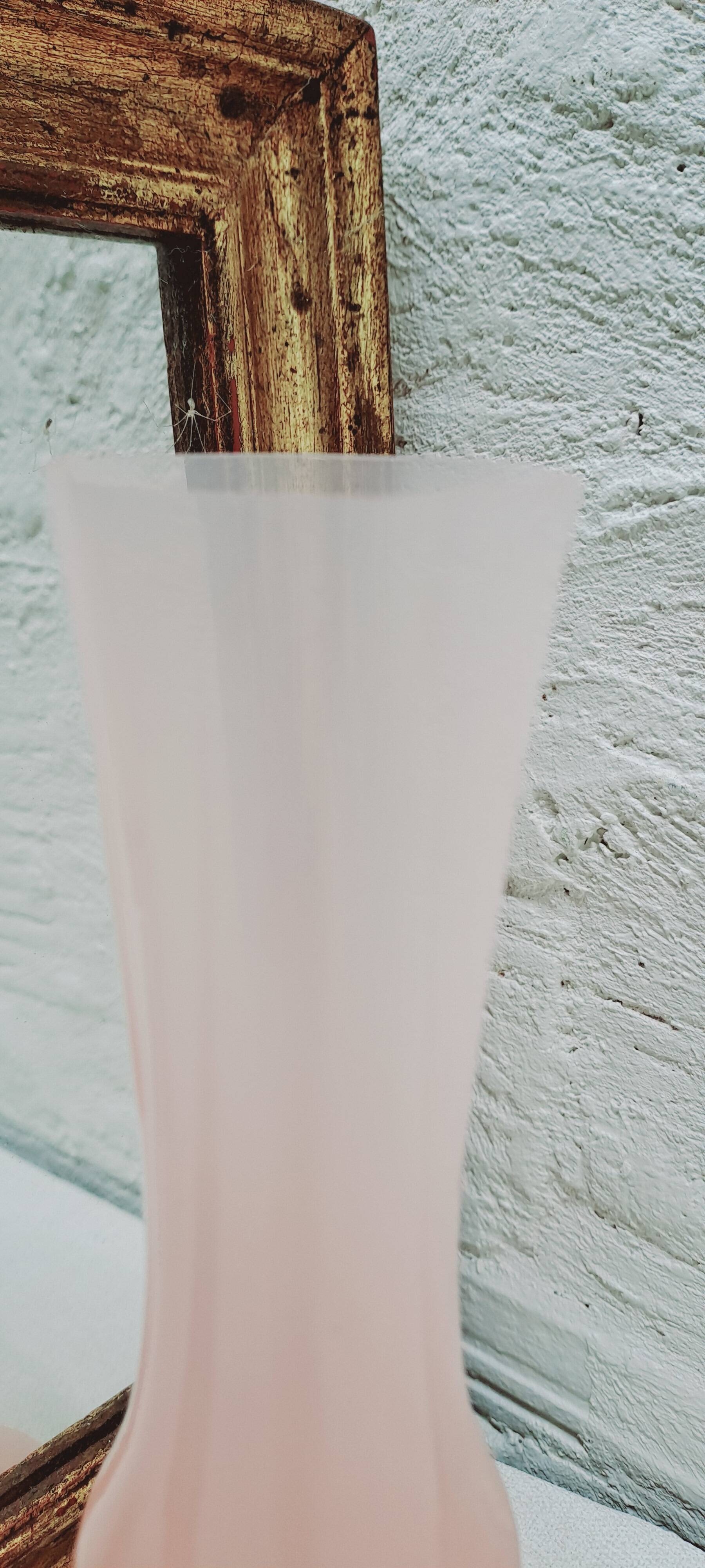 Vase opaline rose poudré