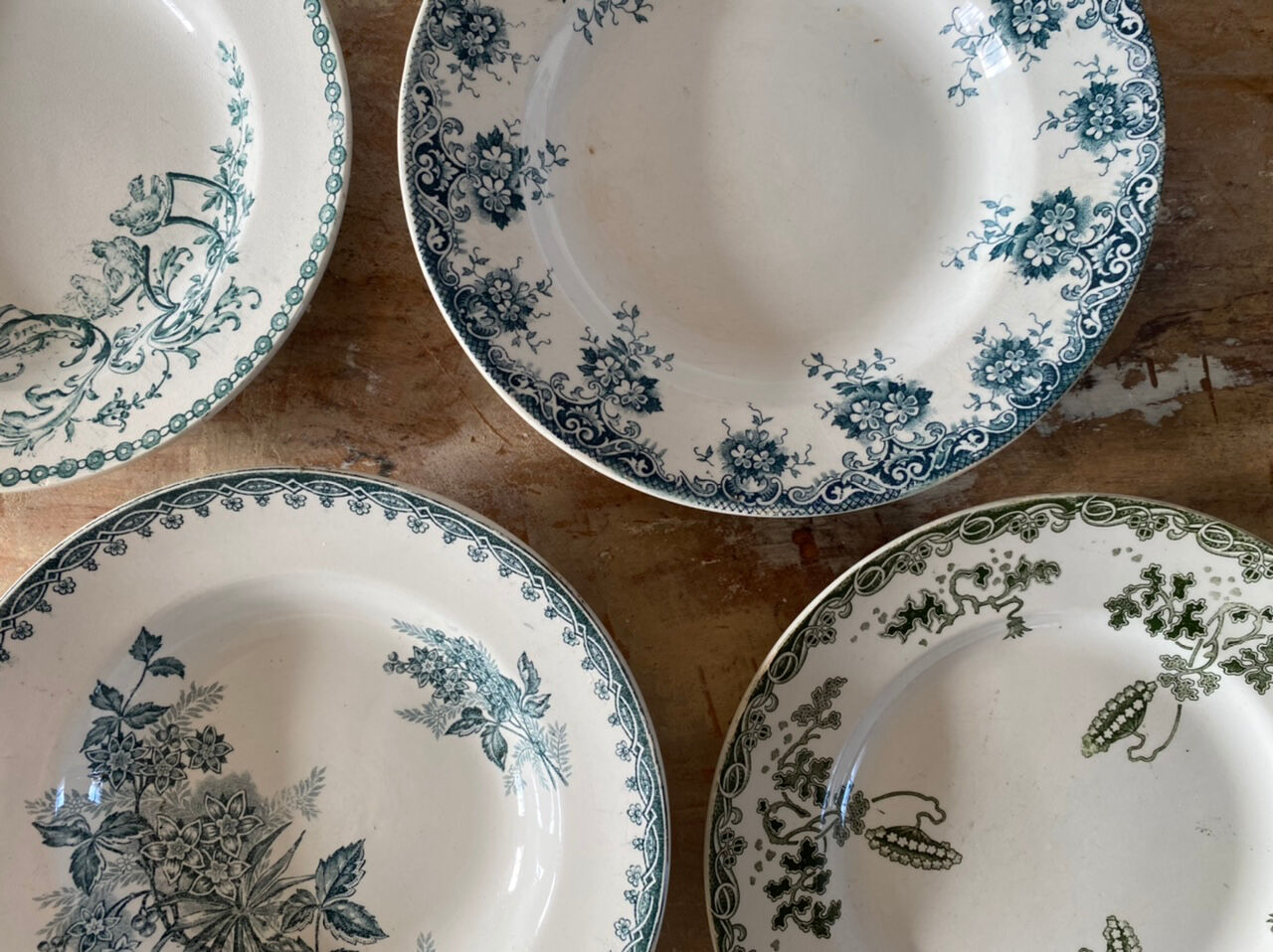 Set of 4 blue flowered plates