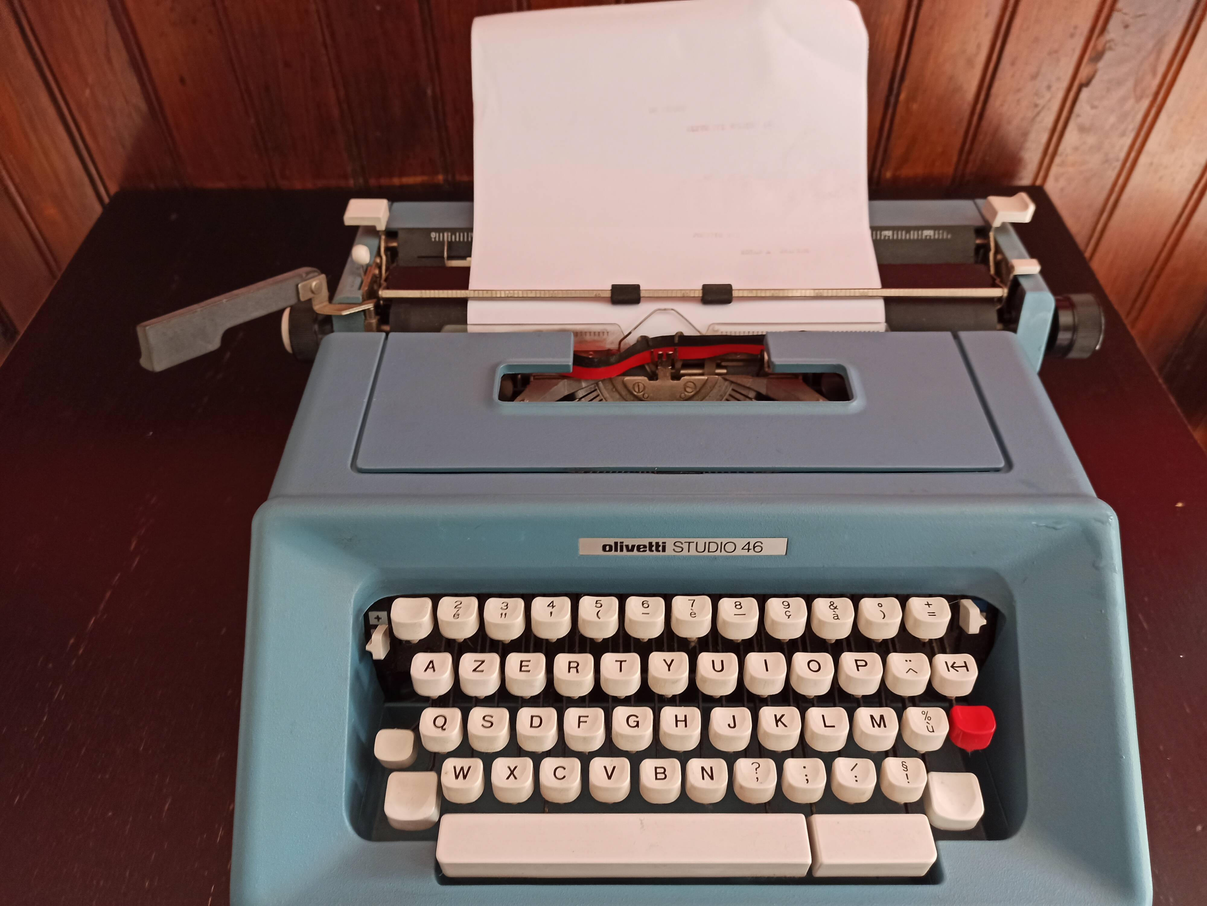 Olivetti Studio 46 typewriter machine