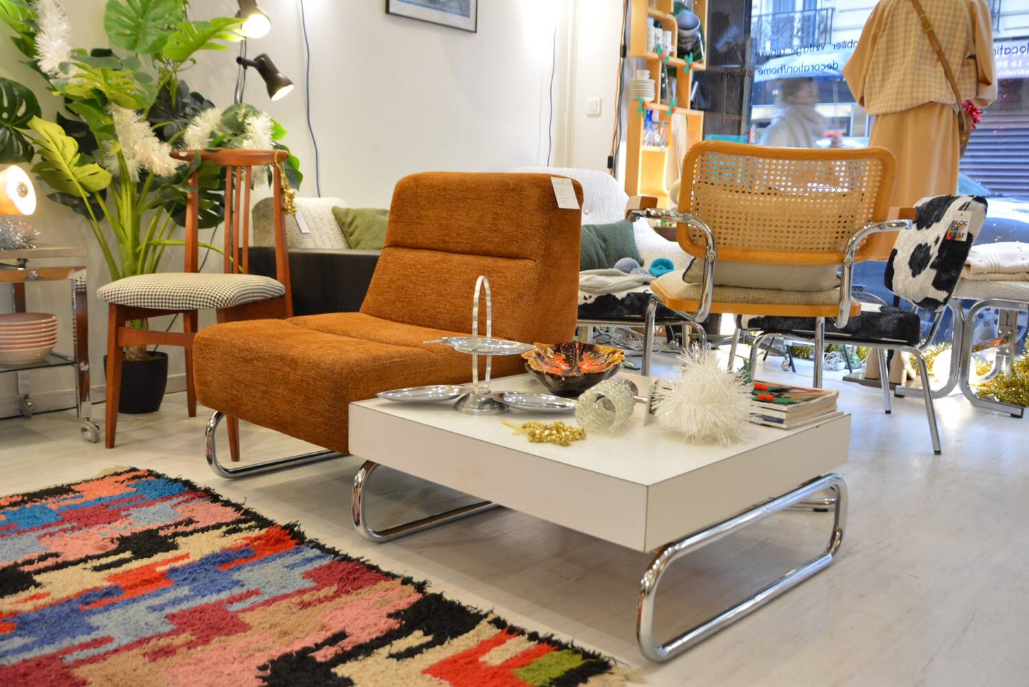 Single terracotta bench seat