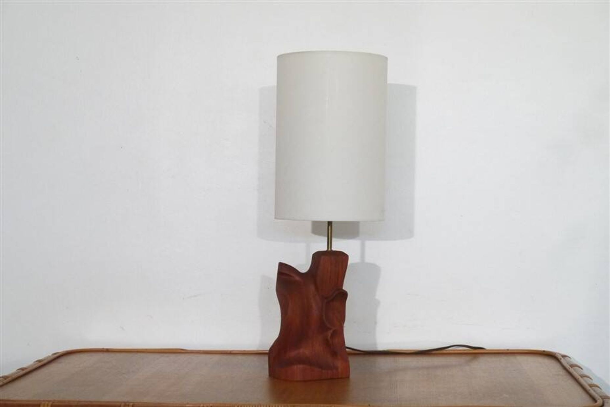 Lampe scandinave en teck monoxyle 1960