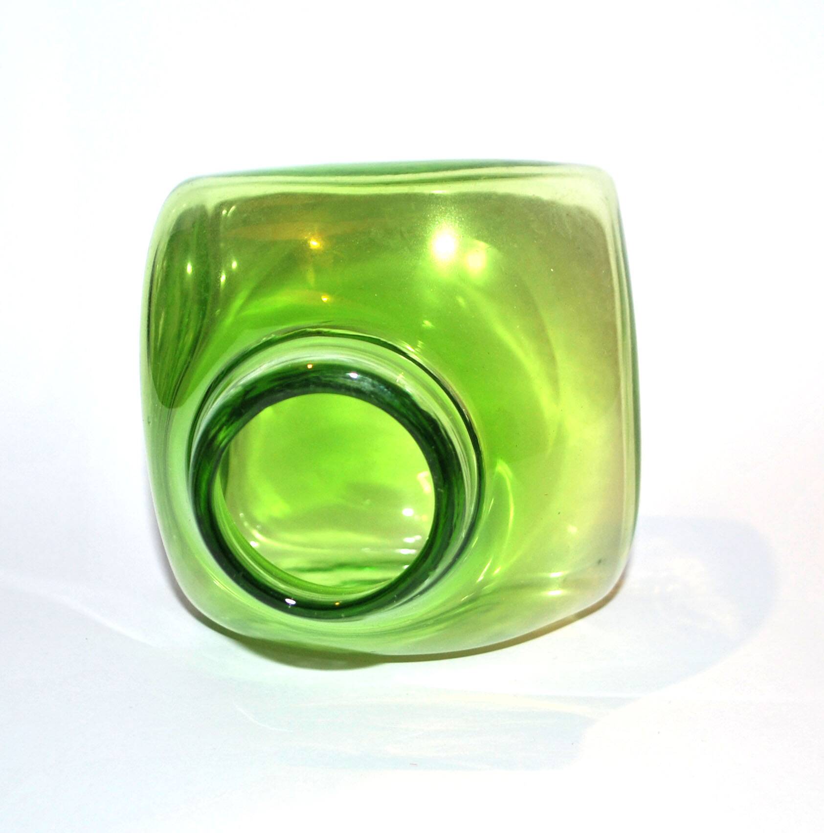 DESIGN Scandinavian vase in lined blown glass Green 1960-70 dlG Whitefriars