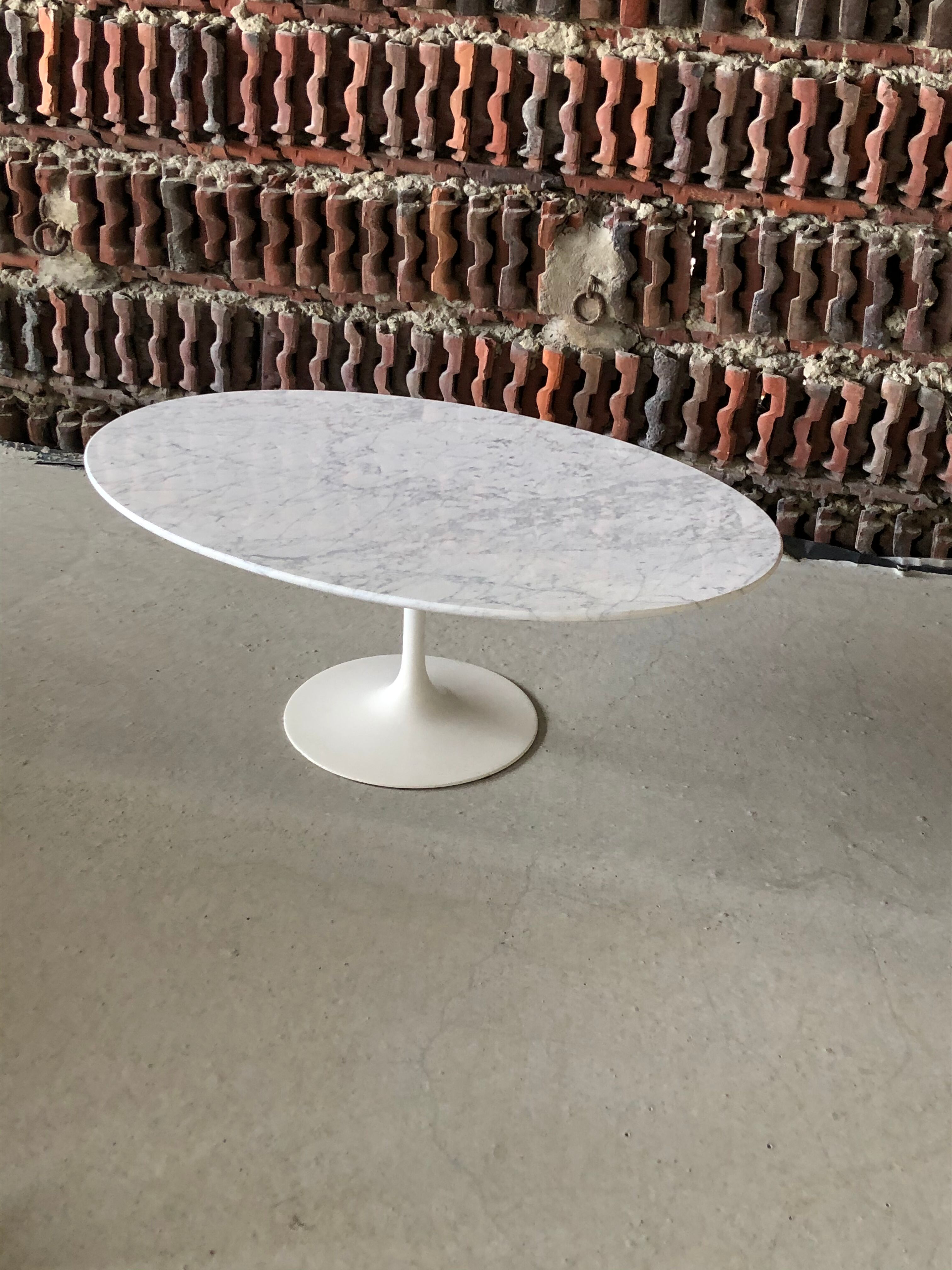 Coffee table by Saarinen Eero for Knoll 1960