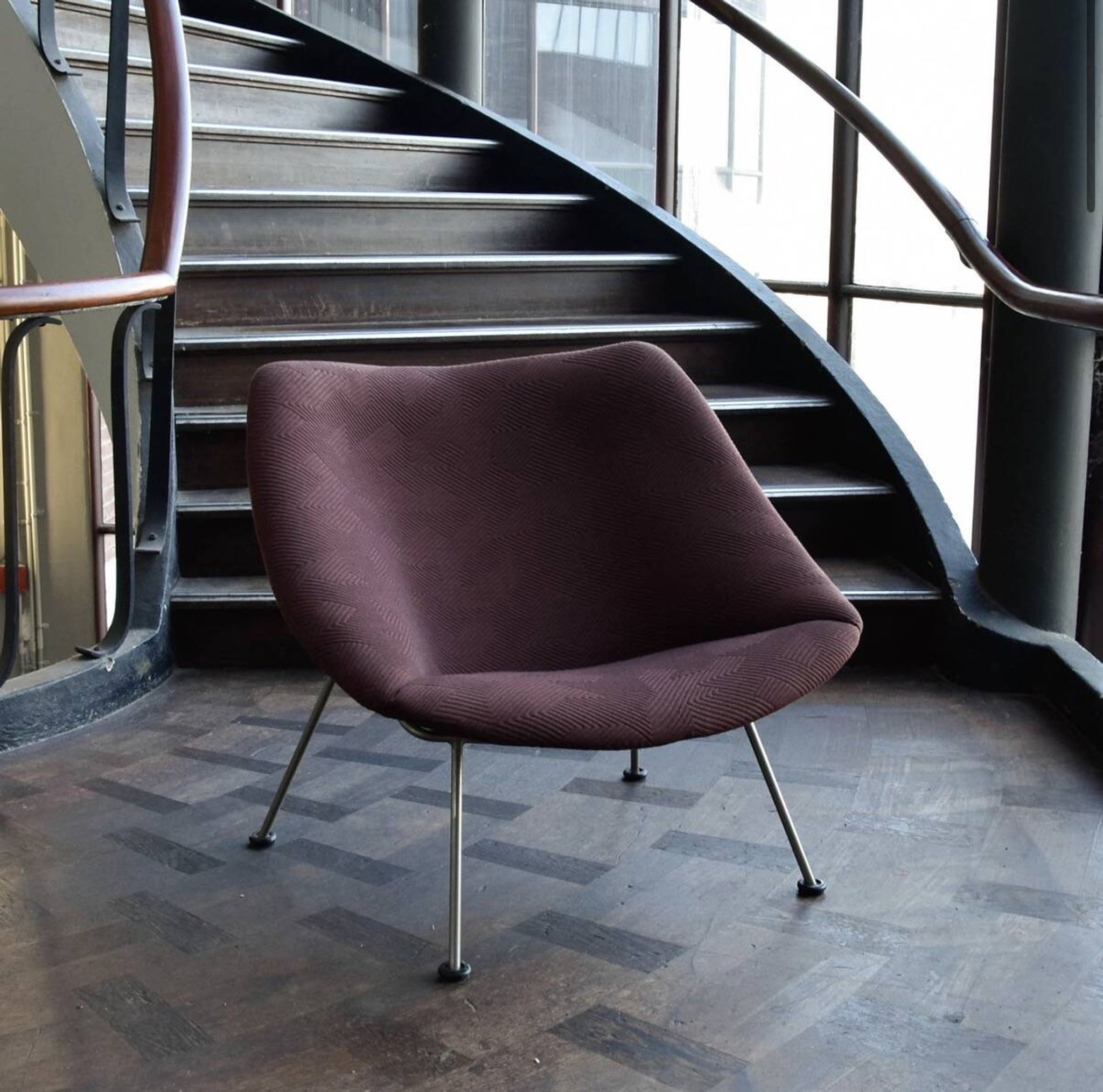 Artifort Oyster chair