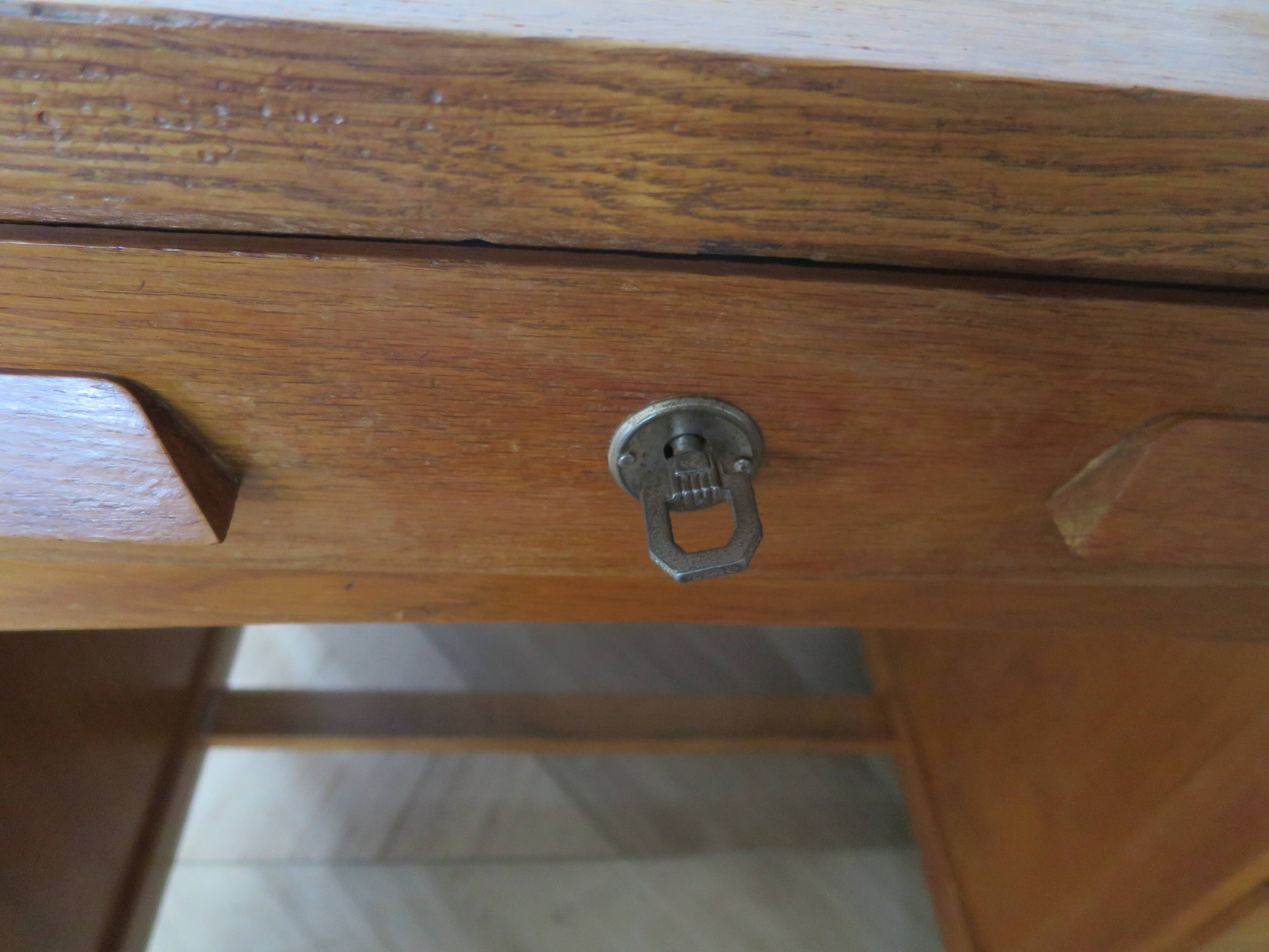 Vintage modernist desk - 5 drawers - shelf - 1950s - closure mechanism