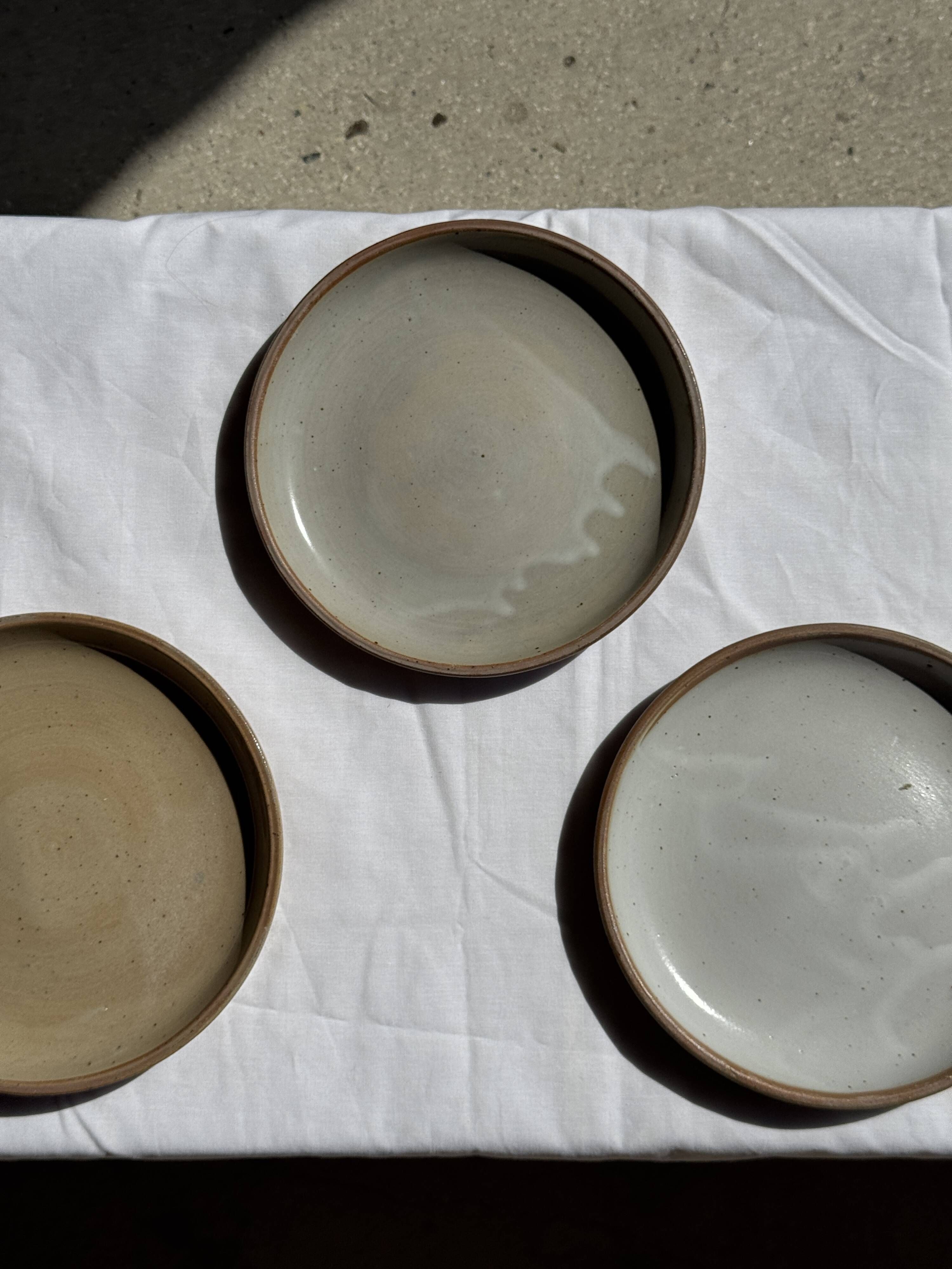 Set of 6 handmade stoneware plates in glazed beige and brown D20 H3