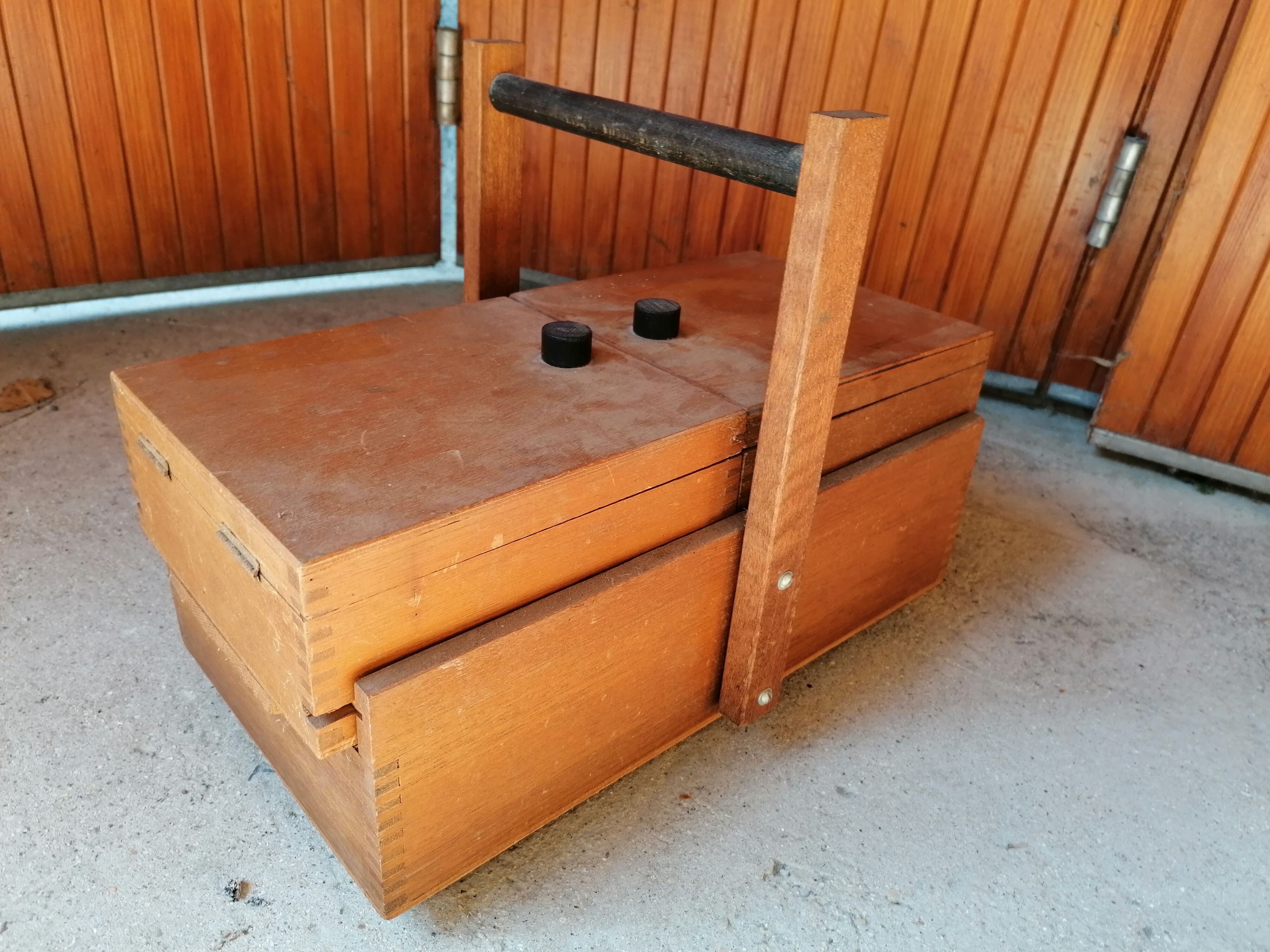 Sewing basket vintage