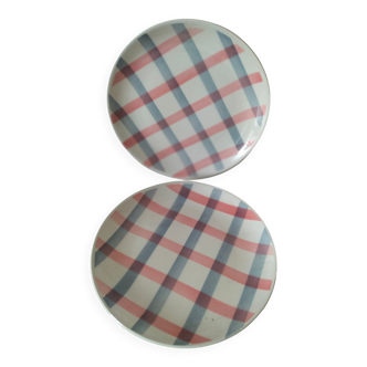 Two dessert plates Moulin des Loups with a pink and grey tablecloth design.