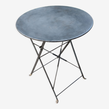 Steel round table