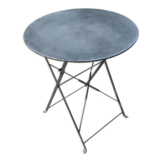Steel round table