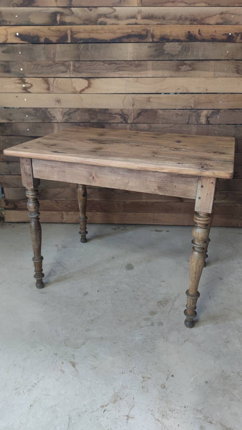 Small farm table with turned legs