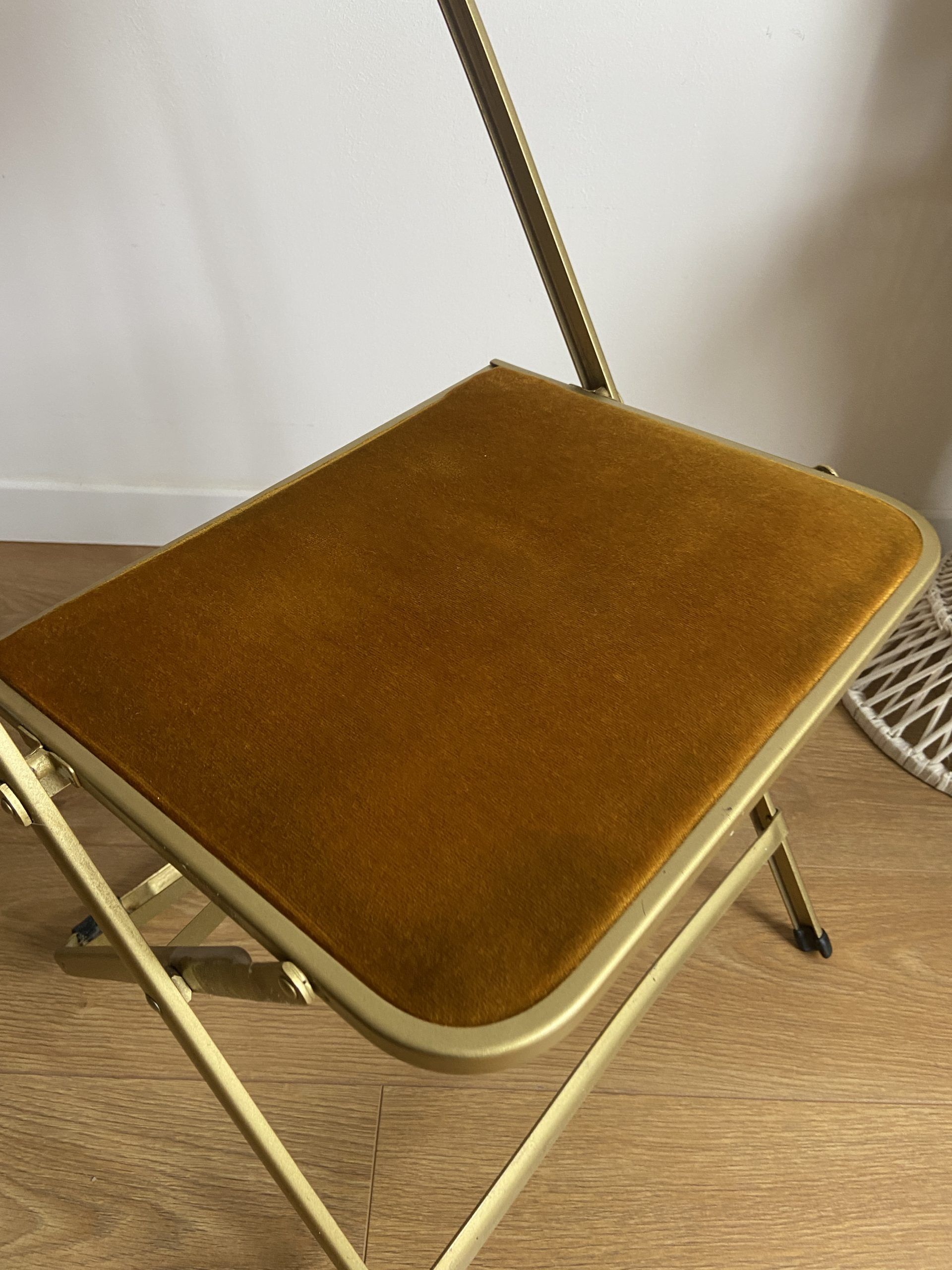 Vintage chaisor folding chair in gold yellow velvet