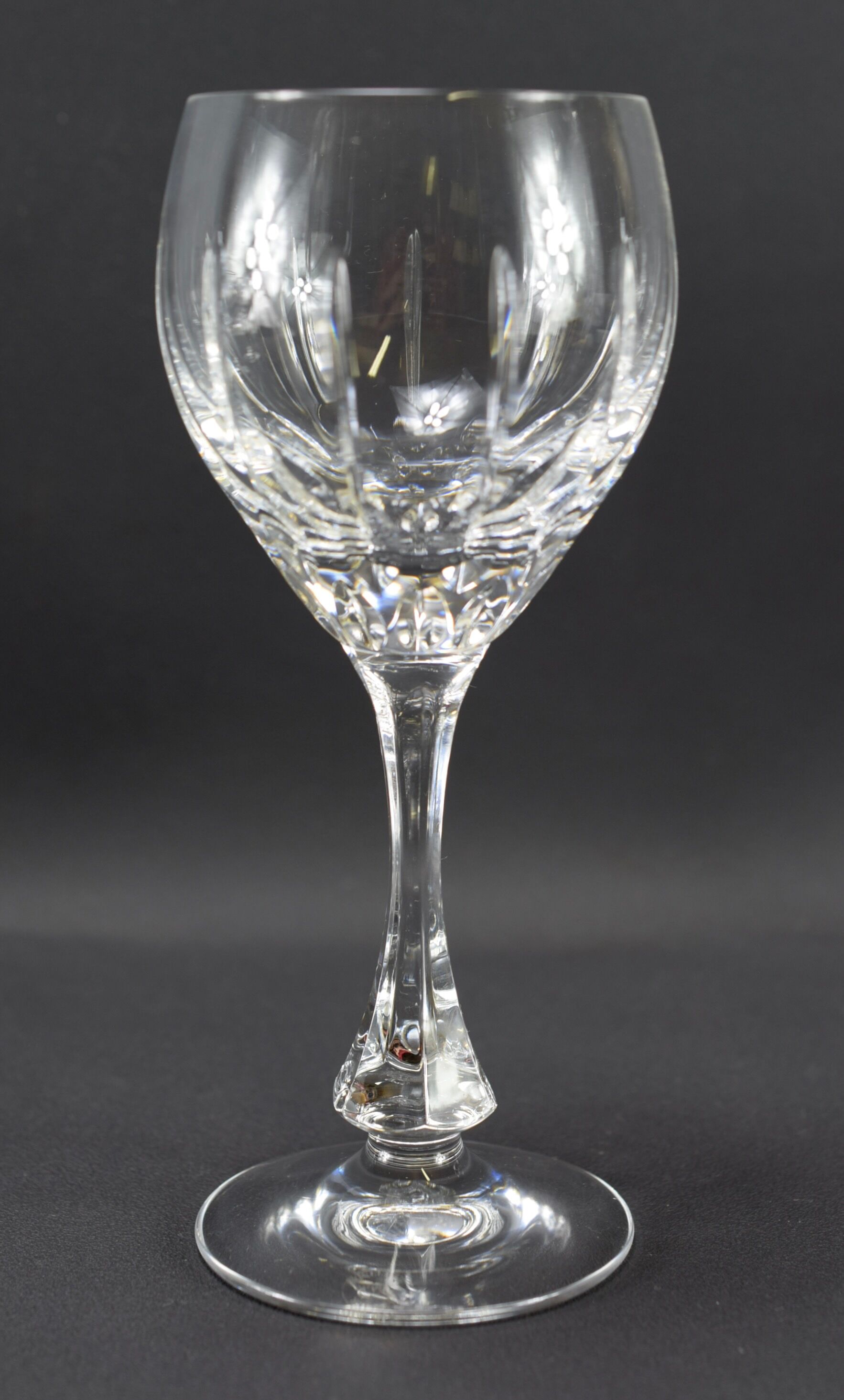 5 glass crystal cut hand crystal workshop in baccarat