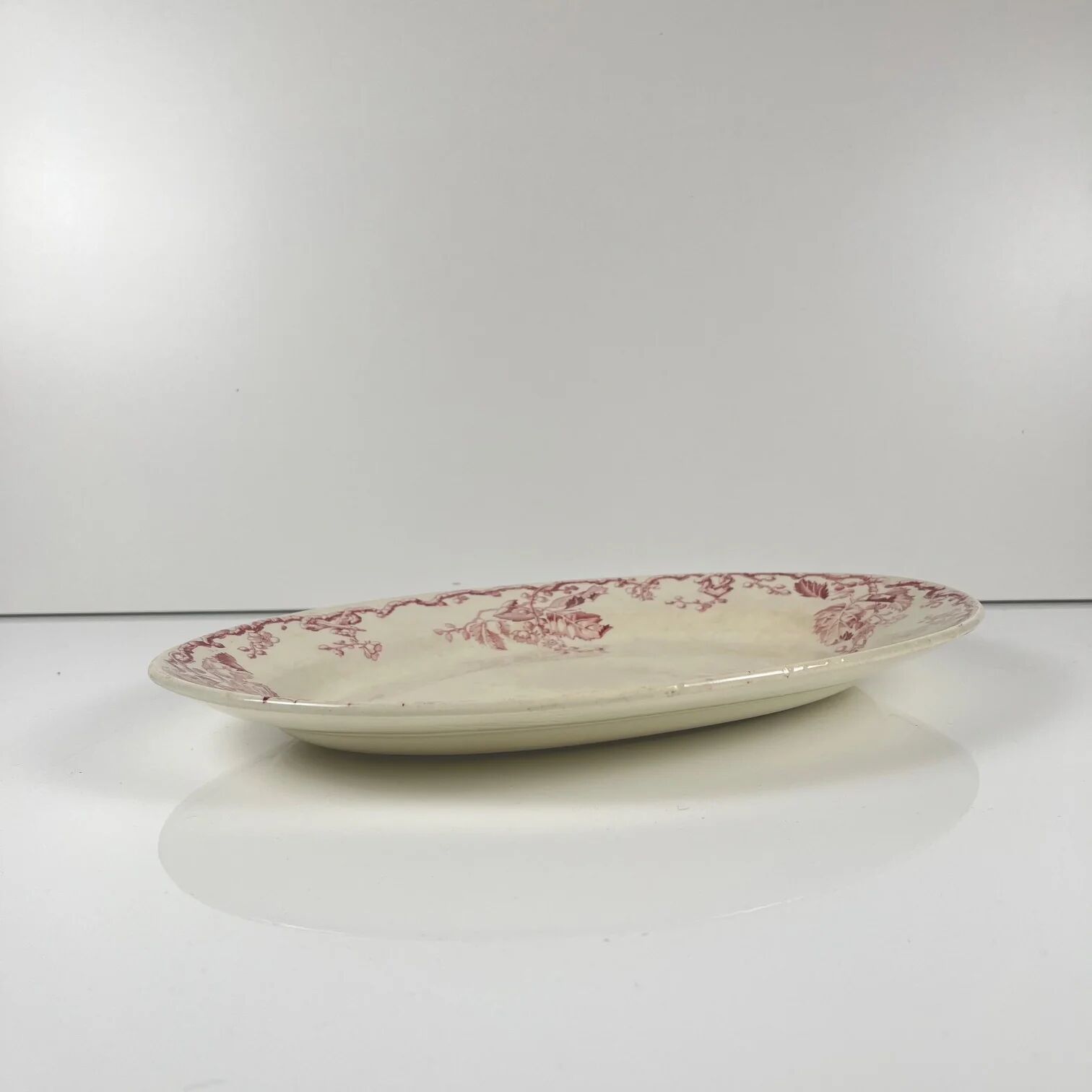 Large oval dish KG Lunéville Terre de fer, "Fontainebleau", pink, 19th century
