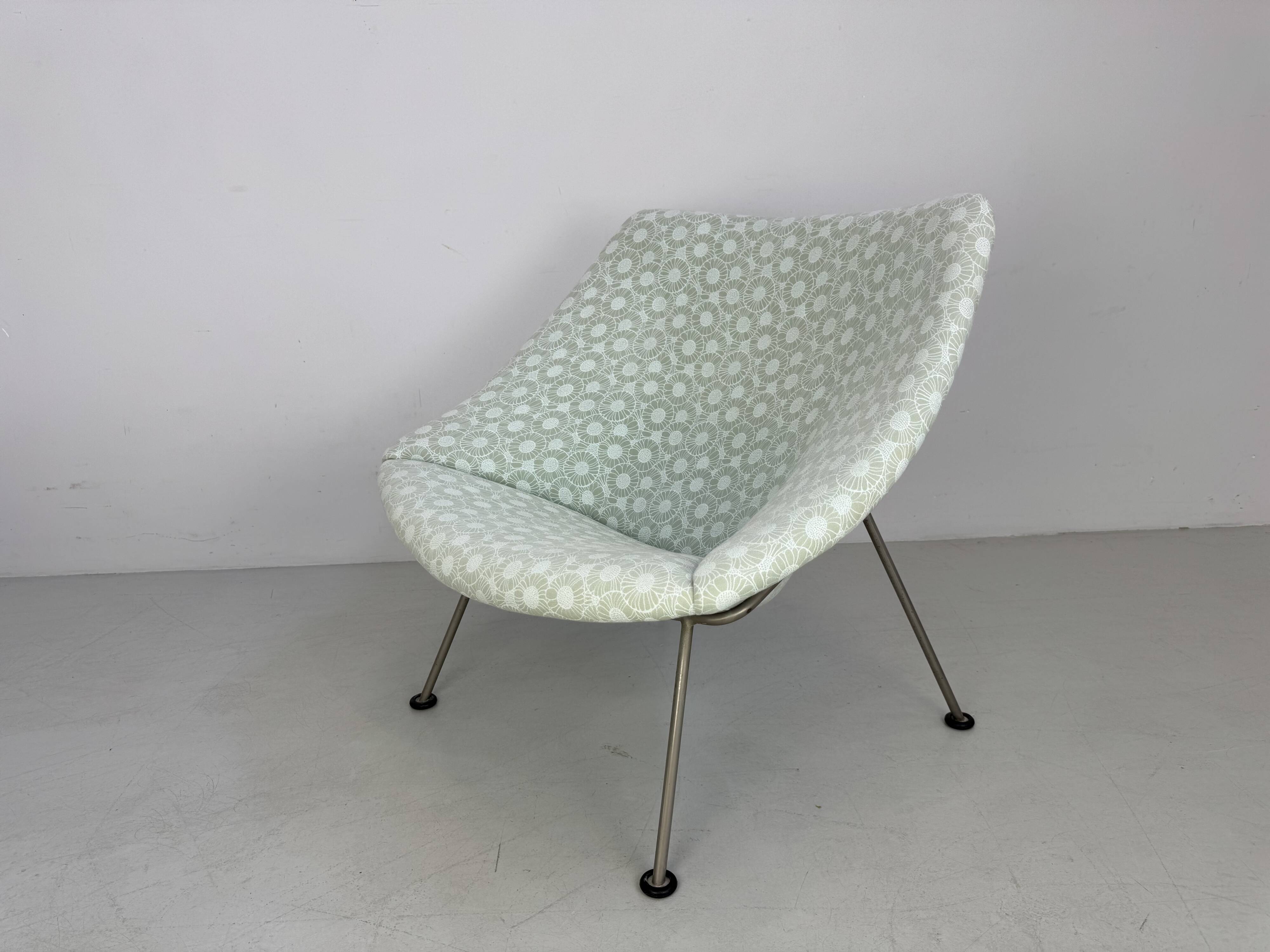 Artifort Chair "oyster by Pierre Paulin
