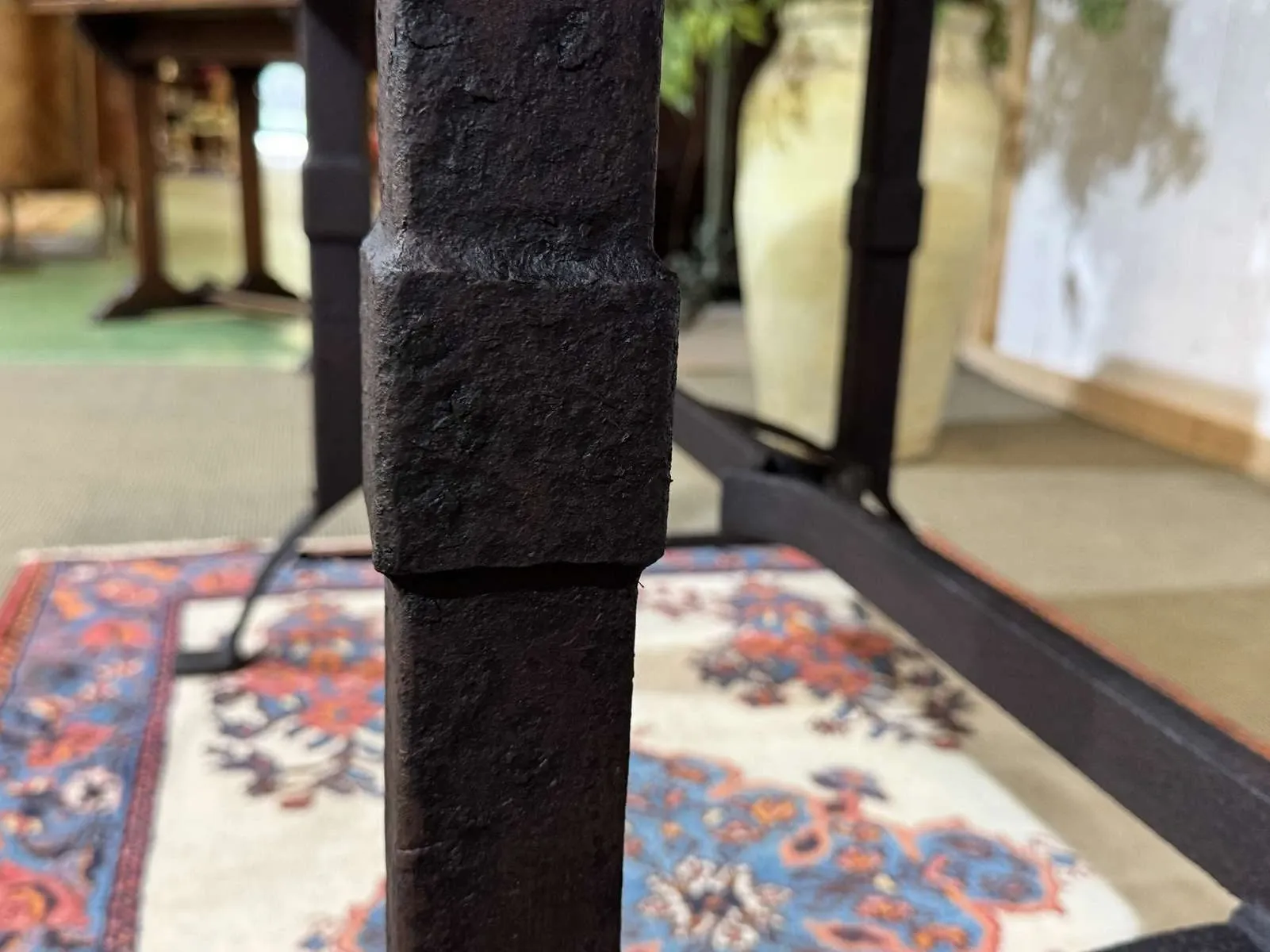 Table en marbre et piétement fonte