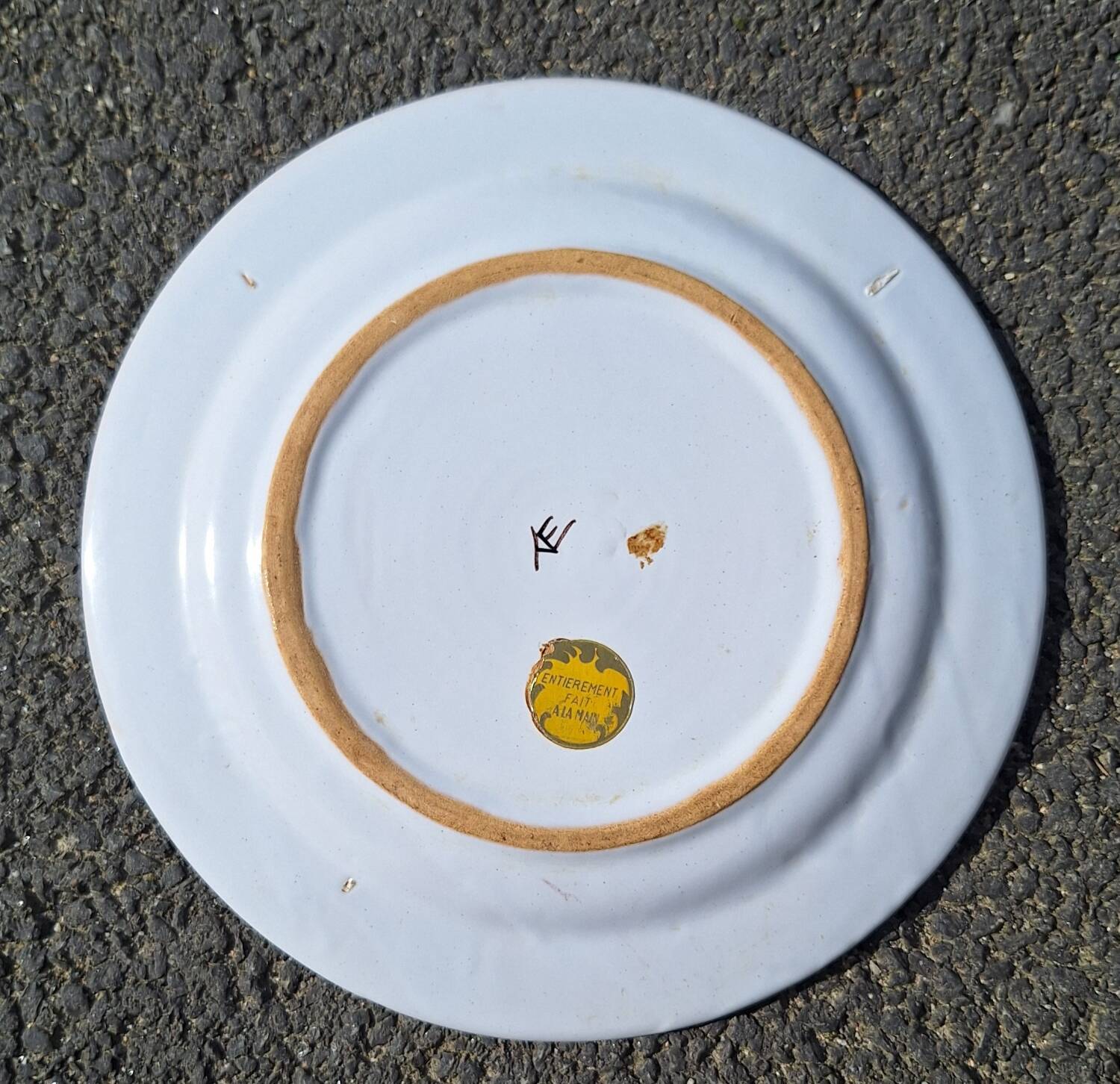 Assiette en faïence à décor de pecheur