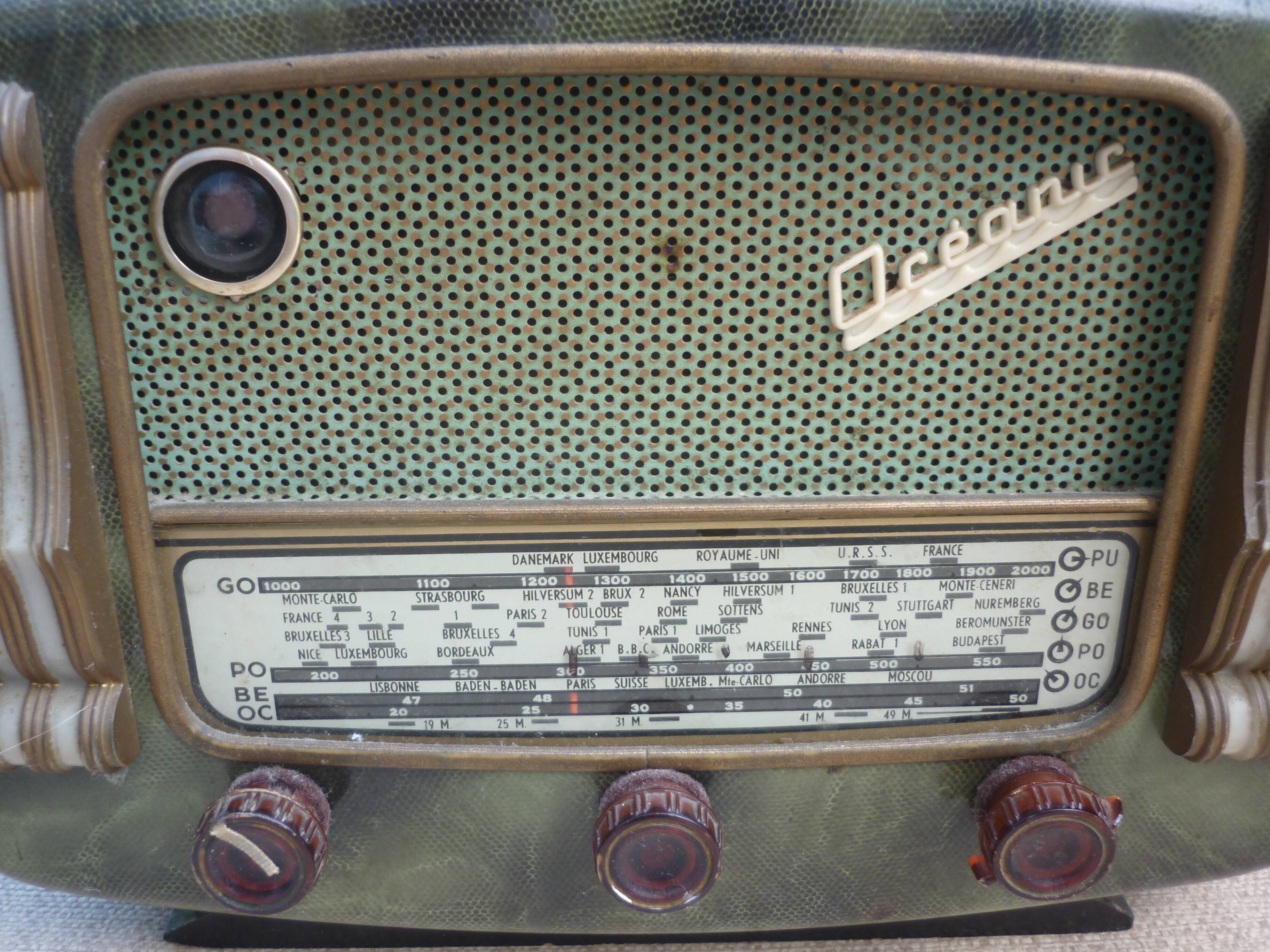 Oceanic vintage radio station