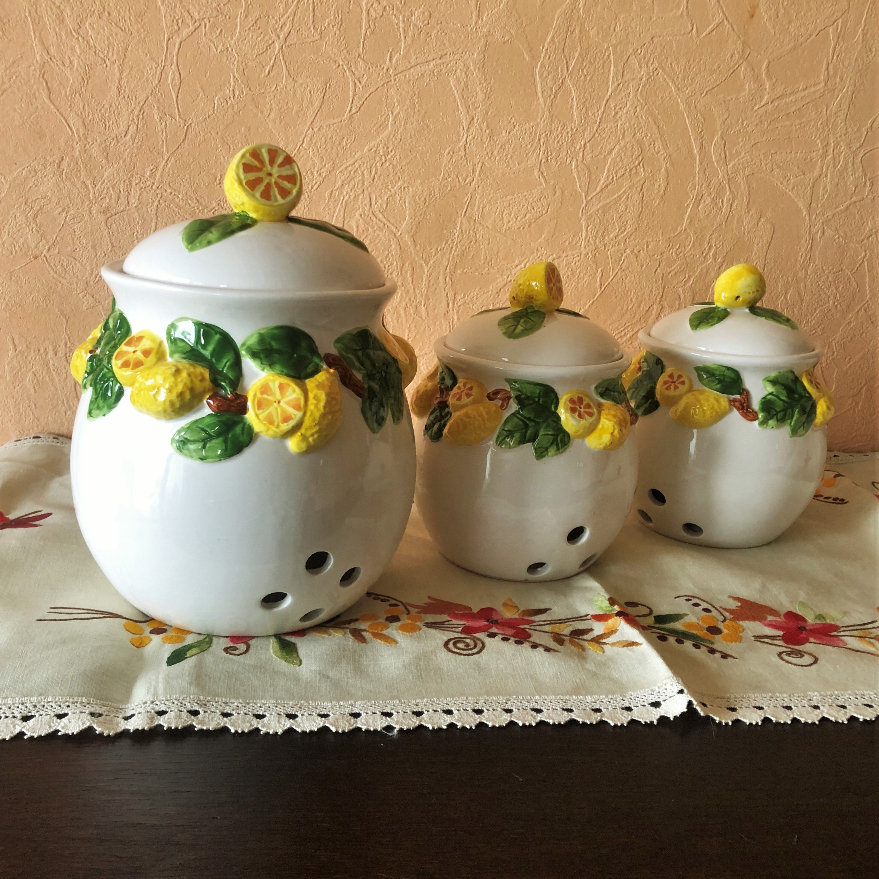 3 jars preservatives condiments onions garlic shallot decoration slurry Lemon