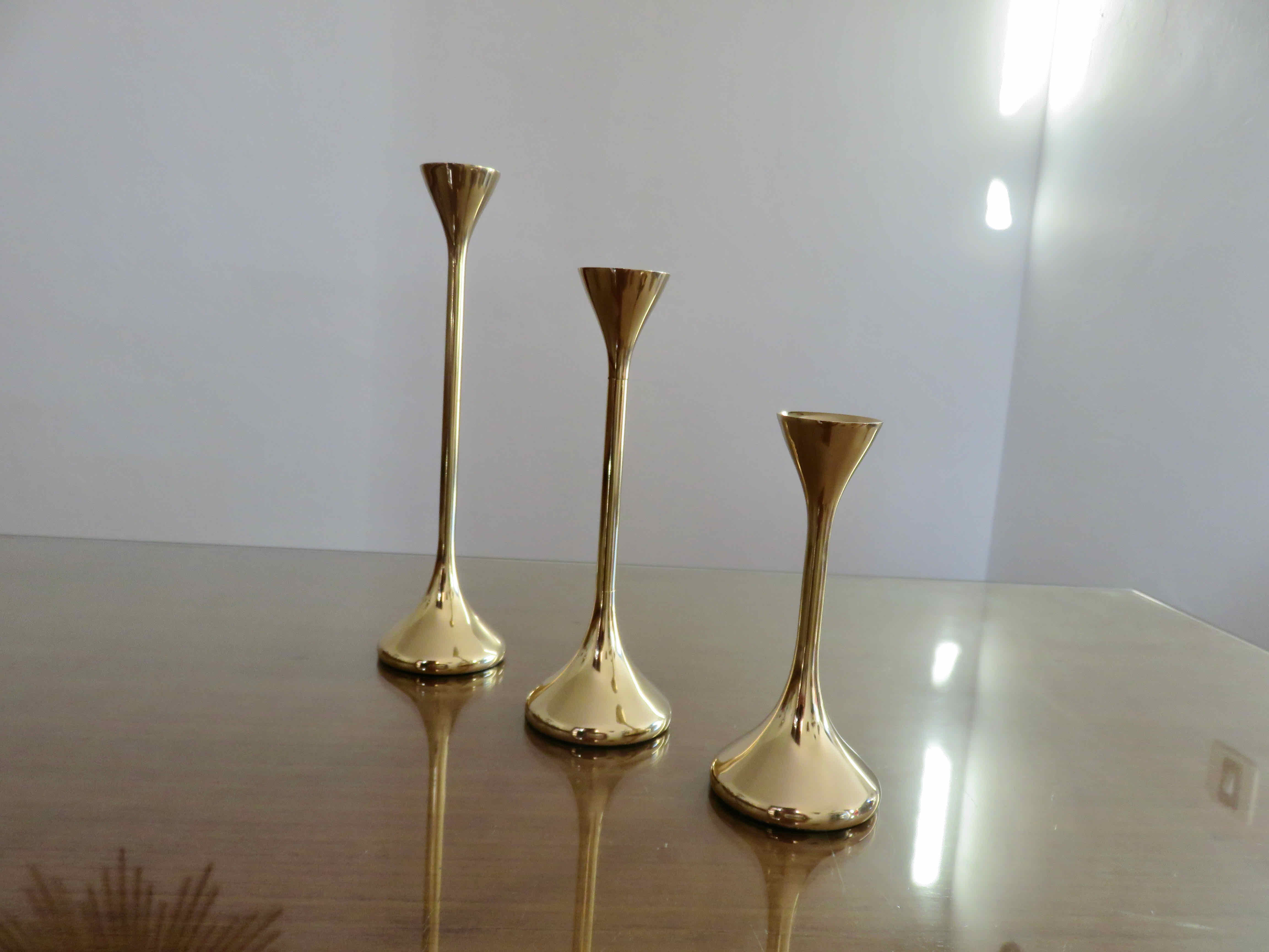 Series of 3 Scandinavian brass candle holders, 70s tulip foot