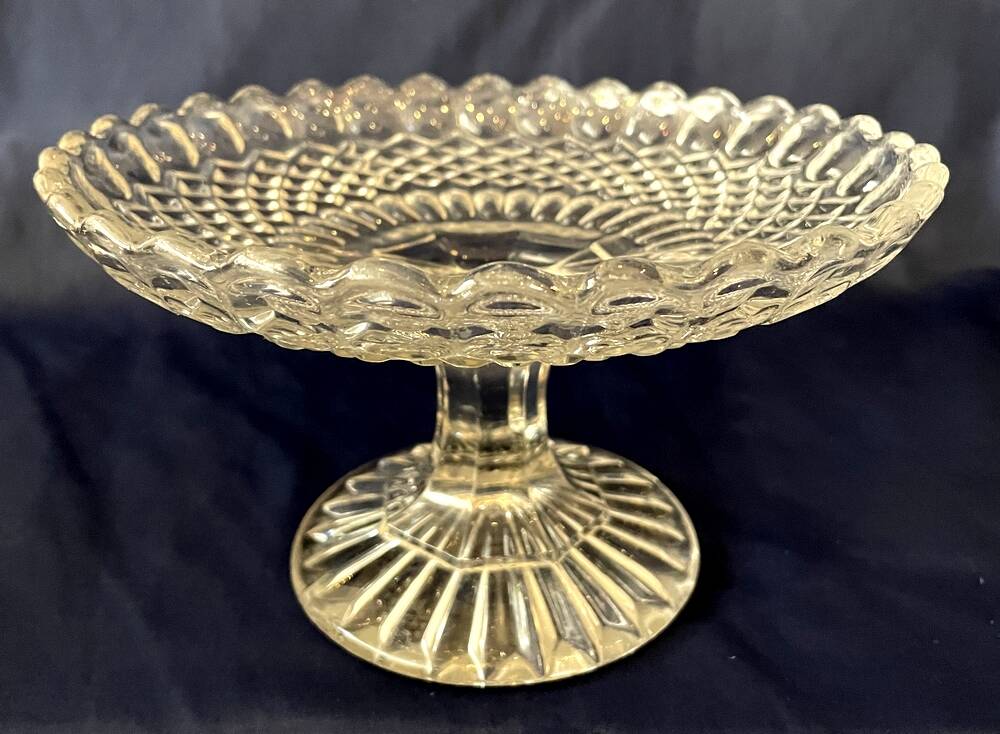 Coupe sur pied ou compotier en cristal moule de baccarat vers 1880