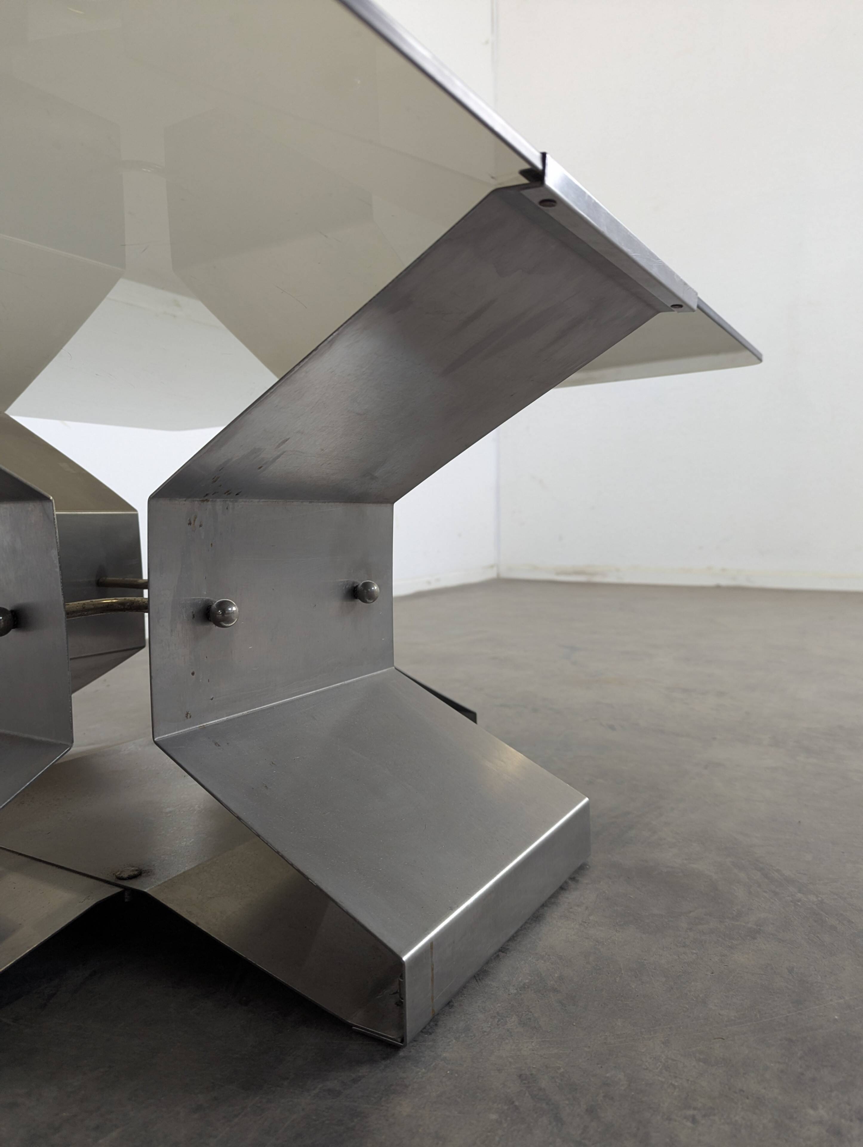 Square coffee table by François Monnet published by Kappa.