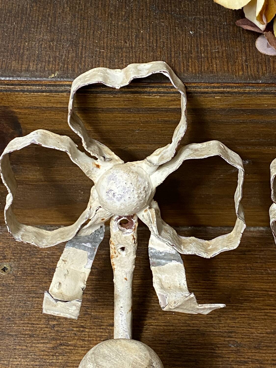 Metal and wood bow and ribbon hooks
