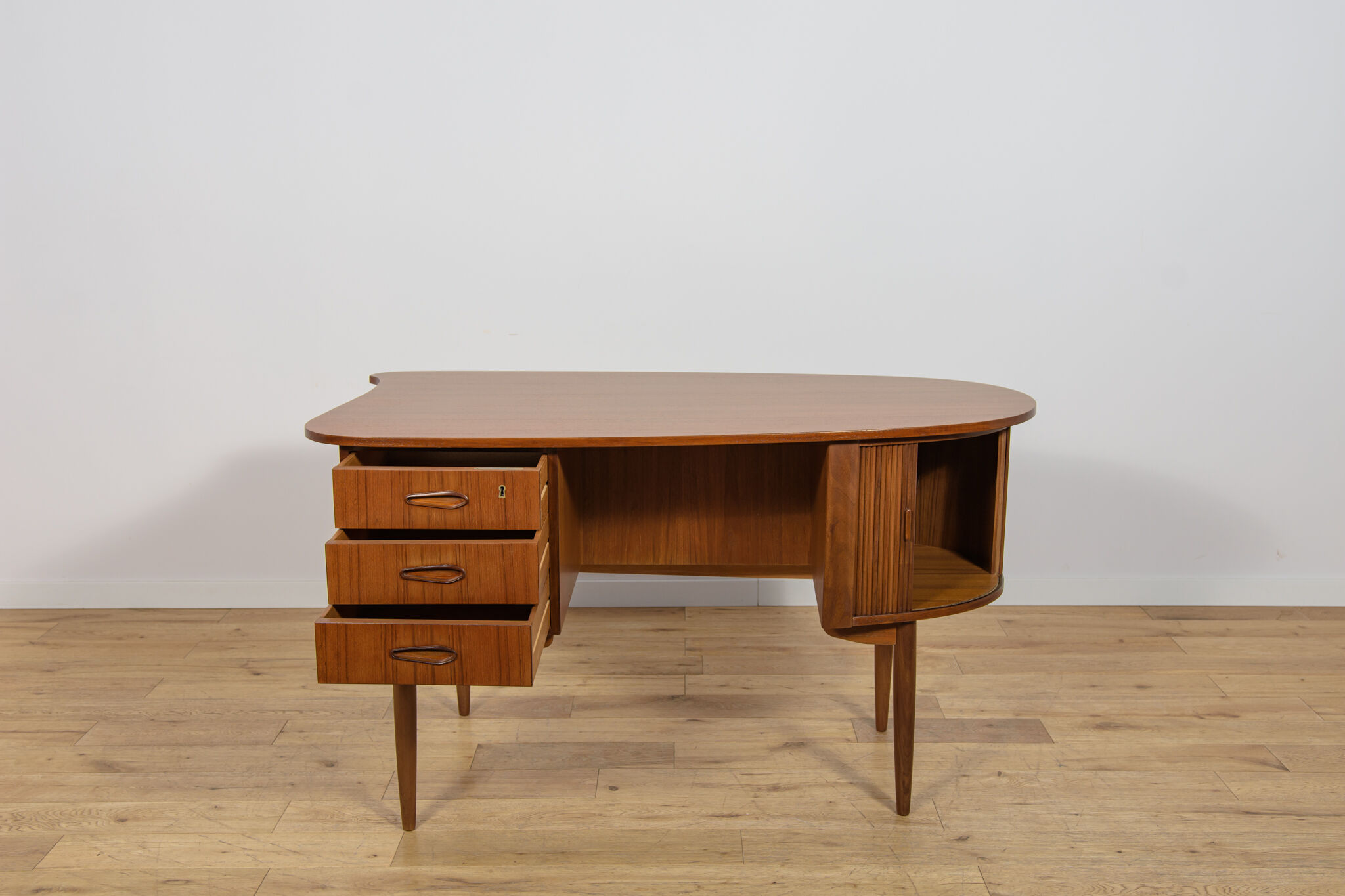 Mid-Century Freestanding Teak Kidney Desk, Denmark, 1960s