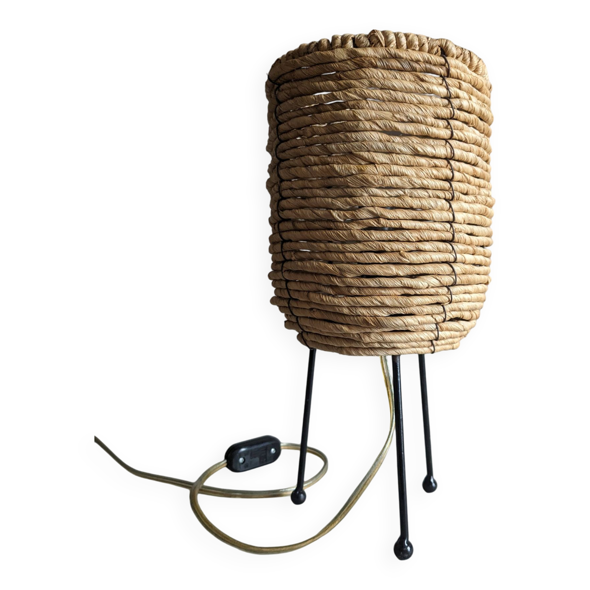 Fiber and metal tripod lamp