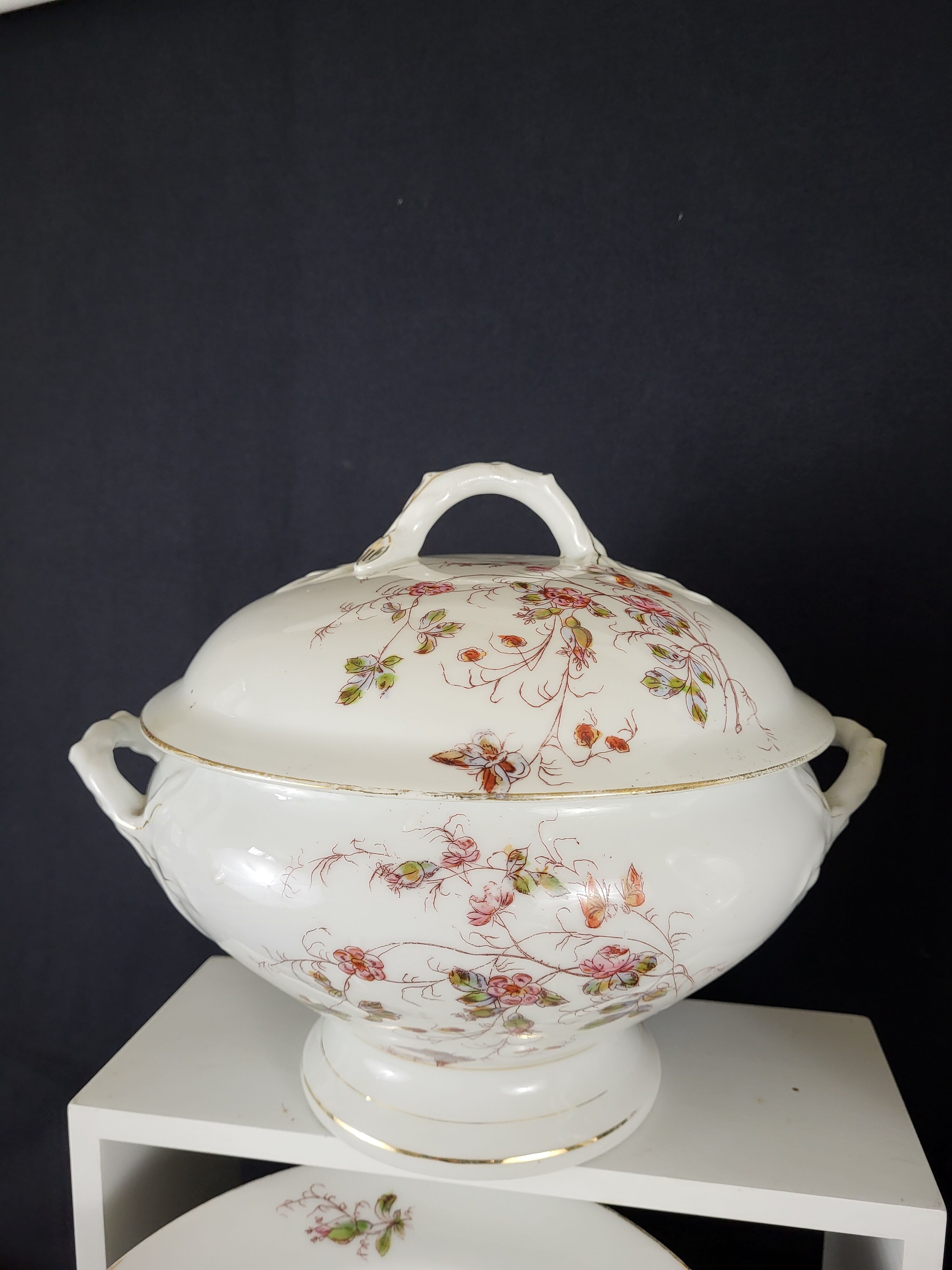 Porcelain table service Paris "à la ville St Denis" - New products
