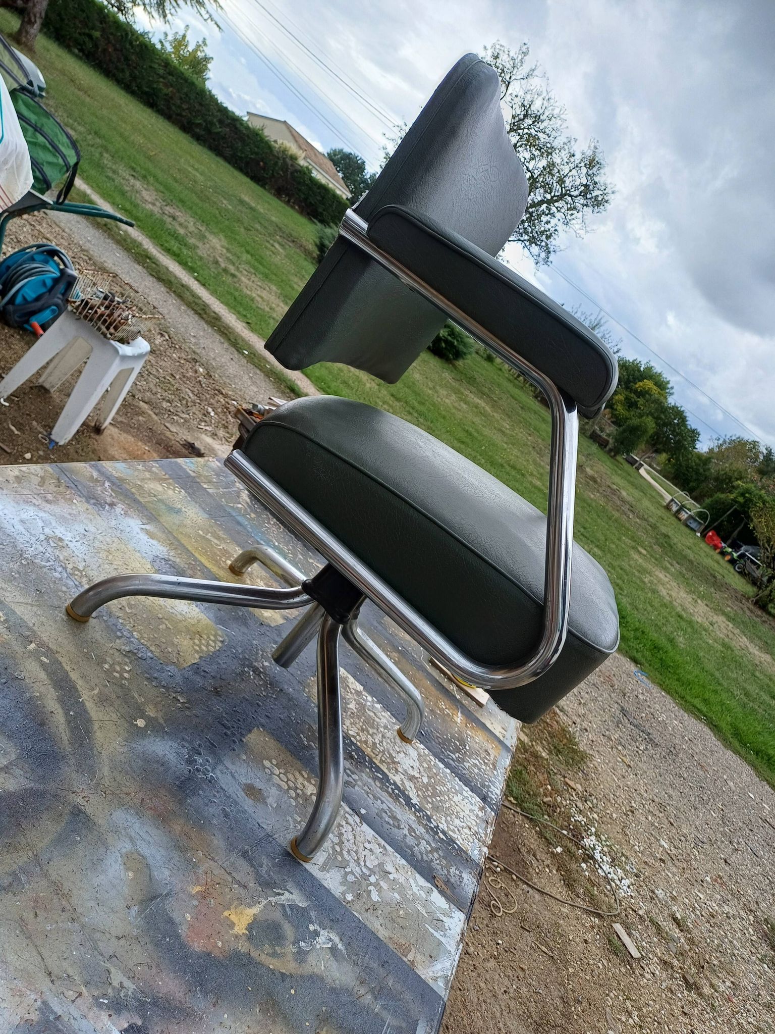 Pullman Armchair in Chrome Metal and Green Leatherette