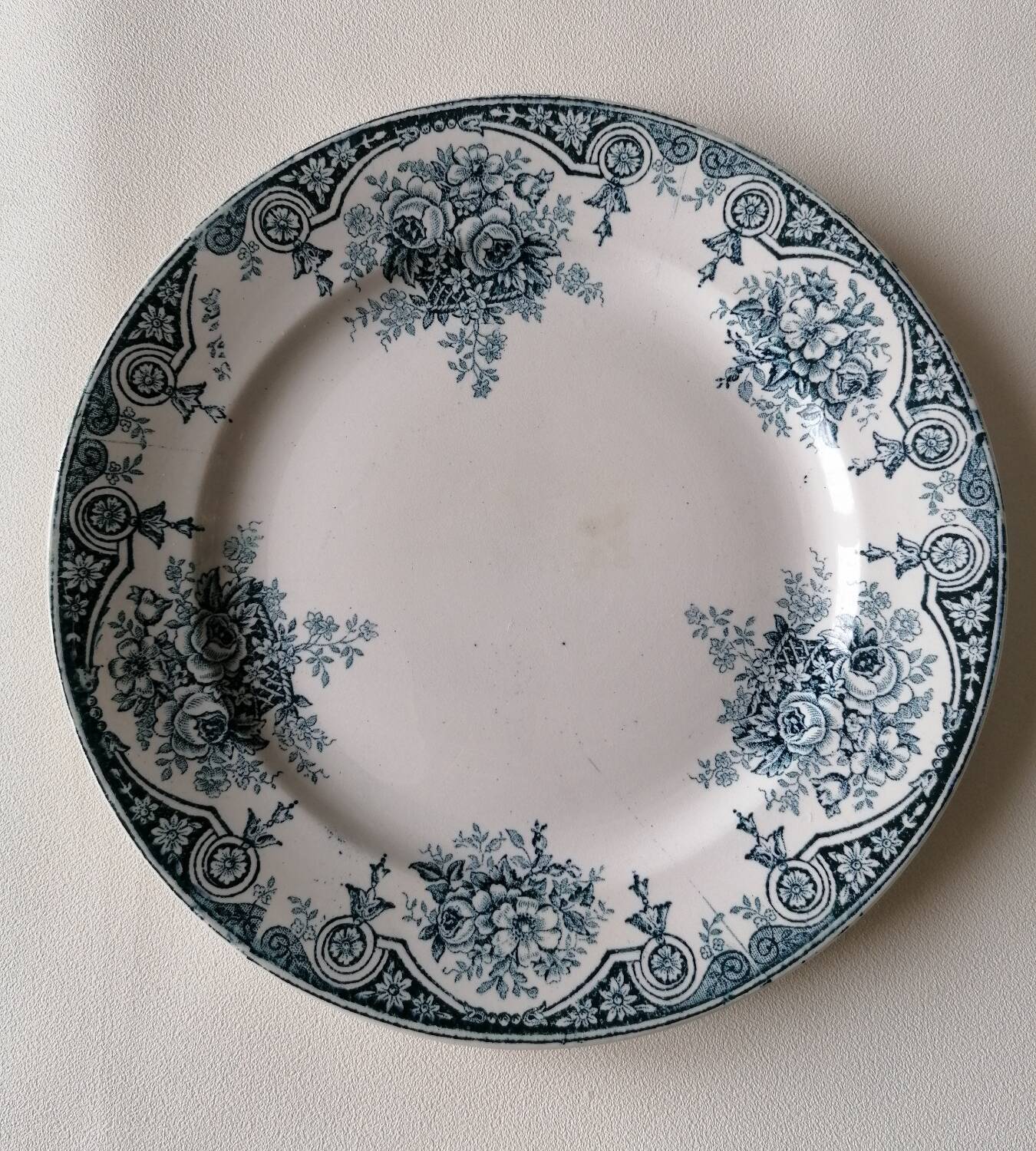 4 Saint Amandinoise dessert plates Pompadour collection