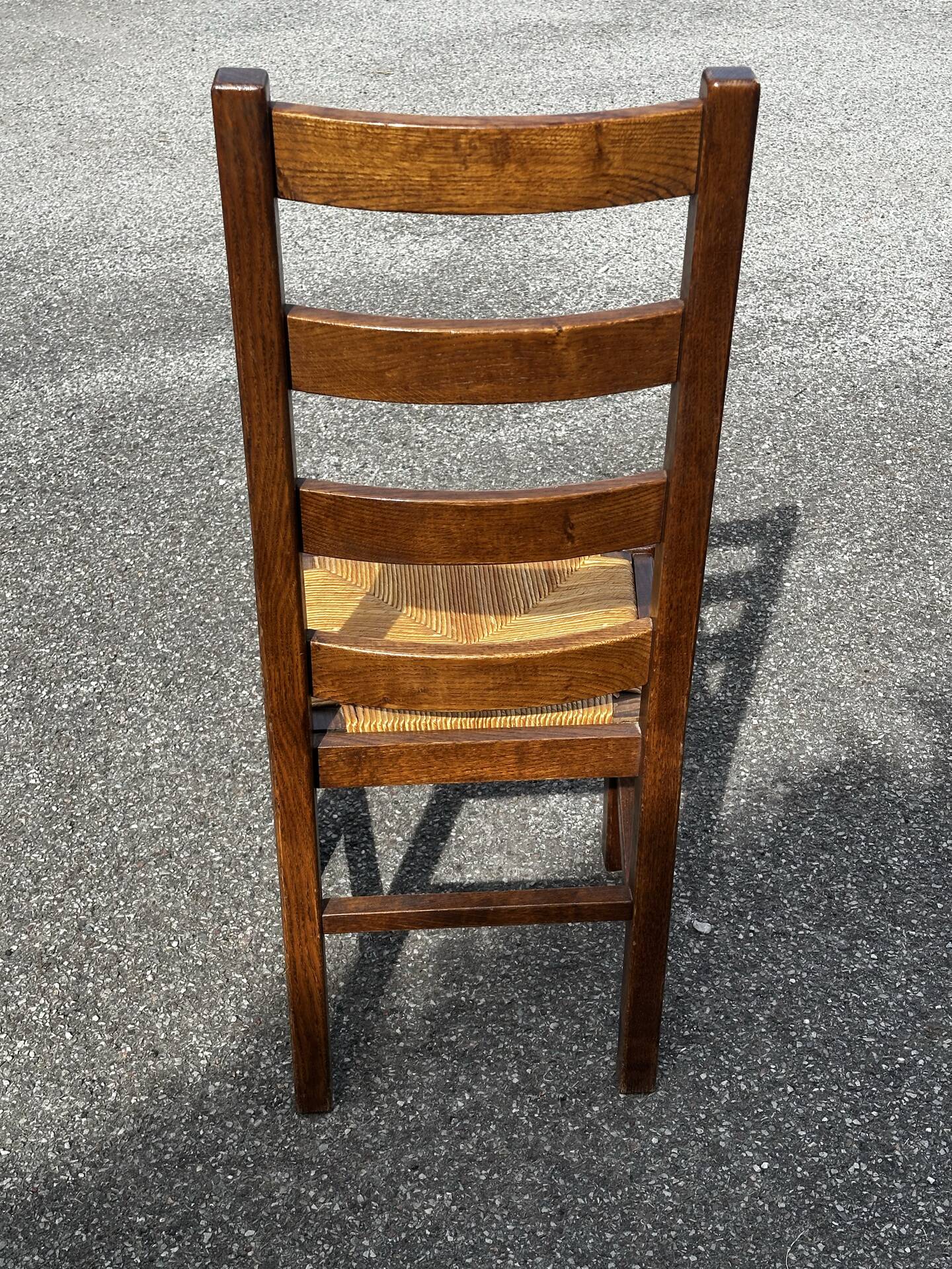 Paire de chaises en chêne et paille – années 50