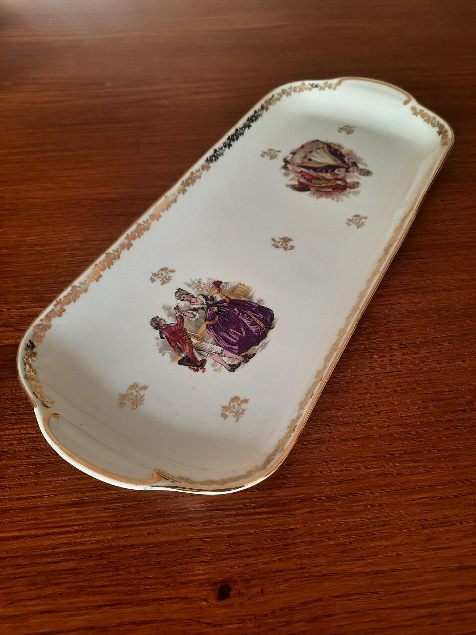Antique cake dish