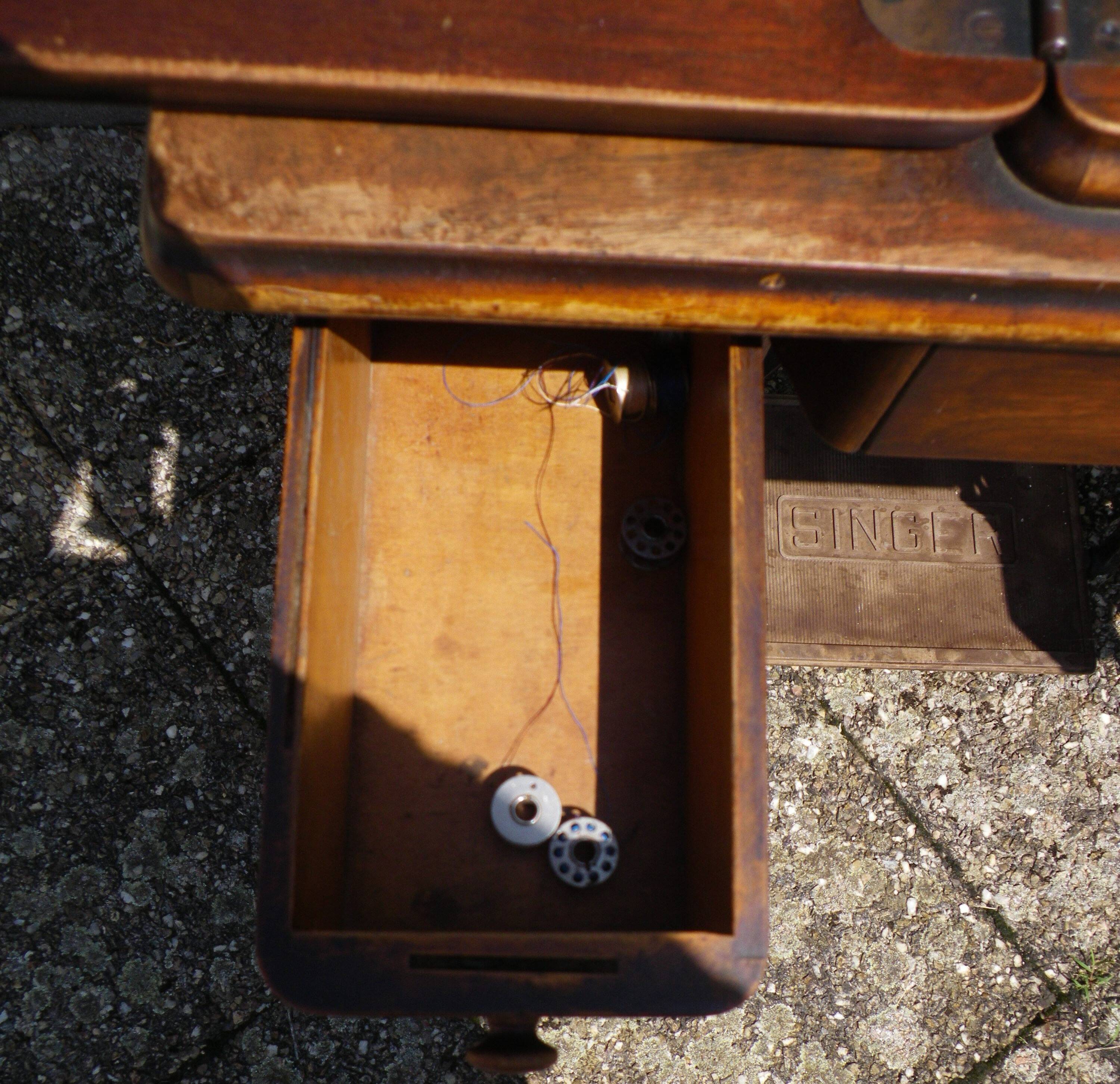 Singer sewing machine, 1928