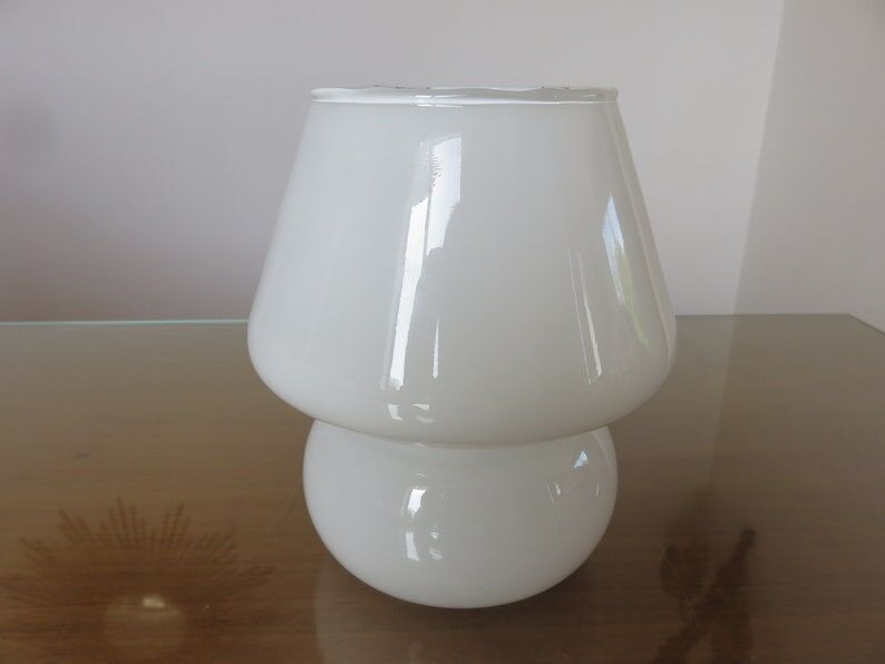Lamp " mushroom " in white opaline 80s
