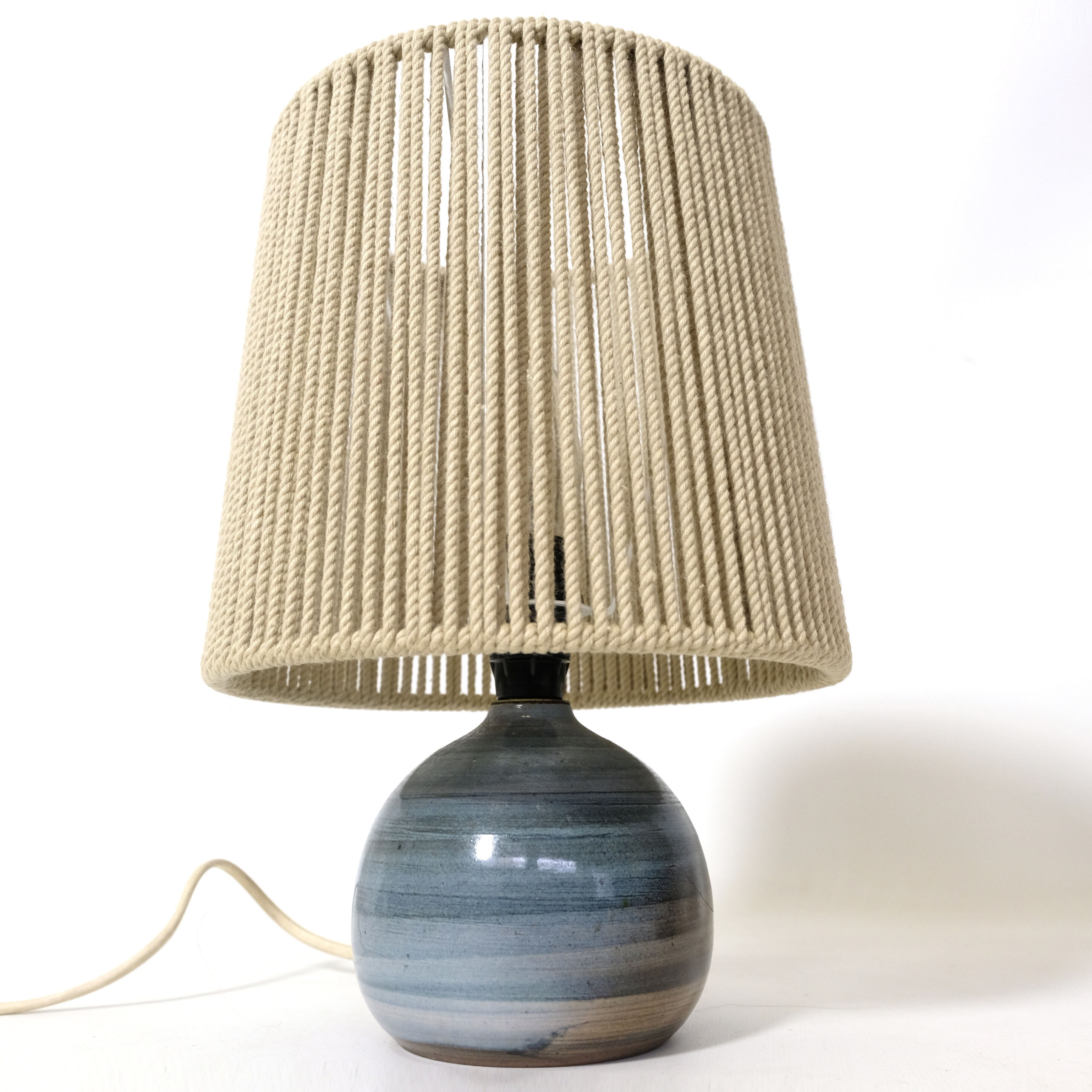 Pair of bedside lamps, rope blinds