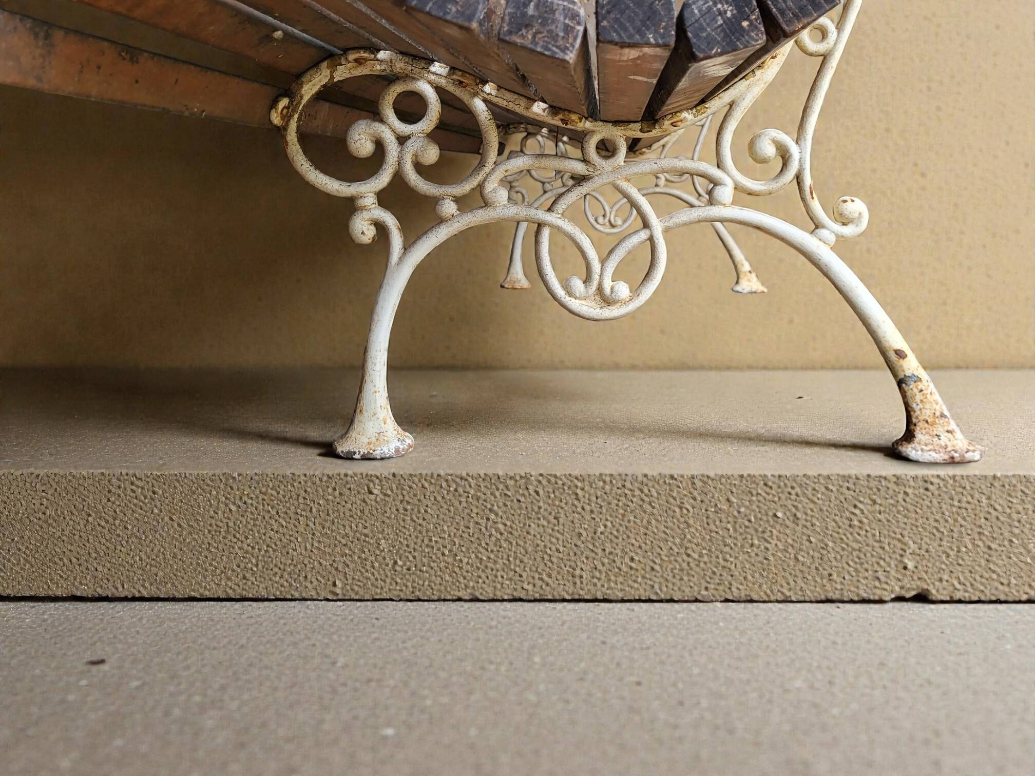 Garden bench with cast iron legs, Art Nouveau style.